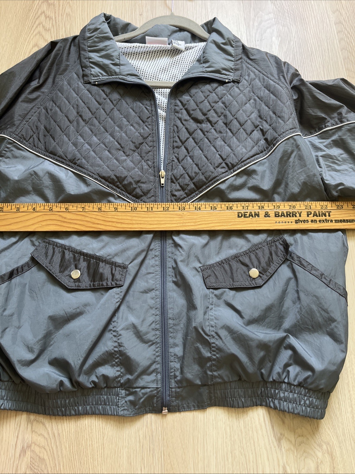 VTG Woman’s Plus Size 1X Nylon Athleisure Windbreaker Zip Jacket Mesh Lined Gray