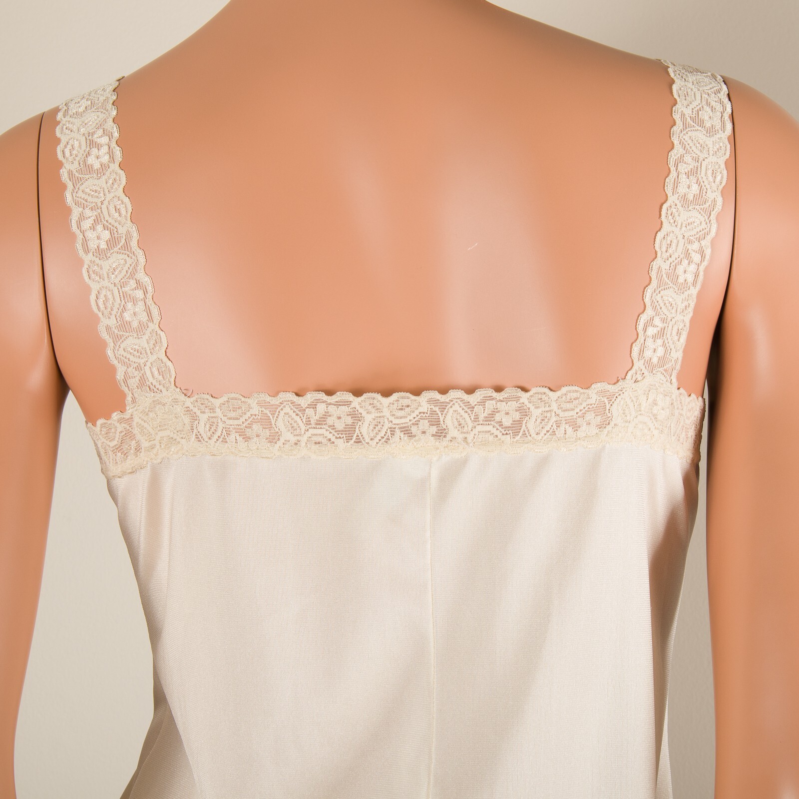 💖 BARI Vintage Size S Ivory Silky Nylon Cami Tank Top Elastic Lace Strap Trim