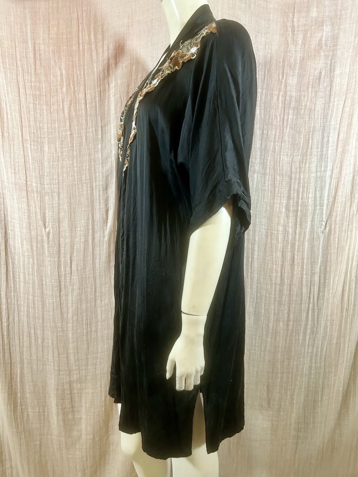 1940s 50s Black SILK open Front Sexy Kimono Robe Brown Embroidered Flowers Pinup