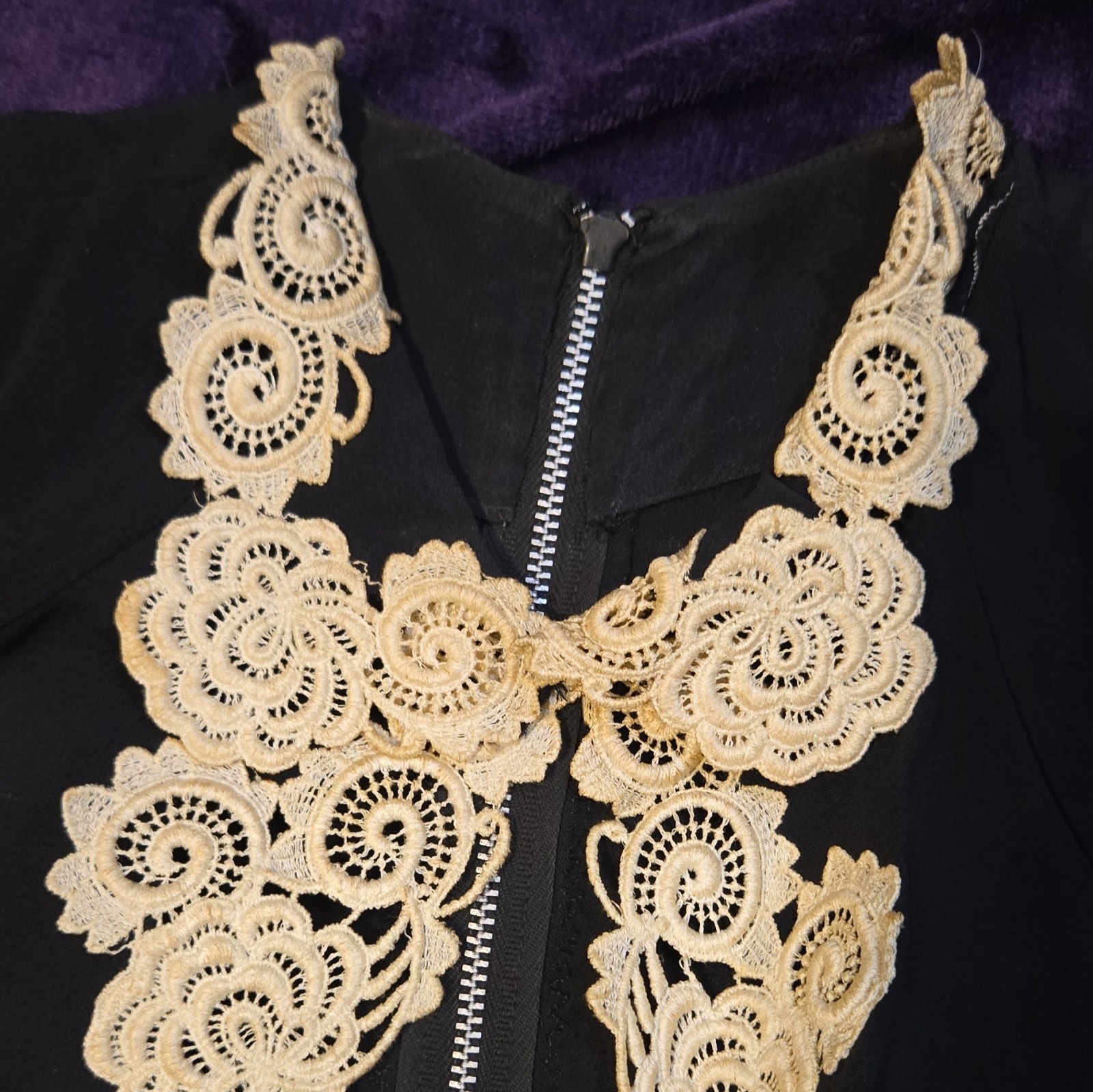 Vtg 1960s Black Crepe Cocktail Dress White Guipure Lace Yoke Metal Talon Zip S/M