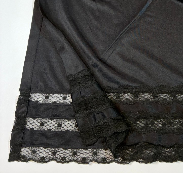 Vtg GOSSARD ARTEMIS Black HALF SLIP Small TRIPLE LACE Hem Slits Nylon Coquette