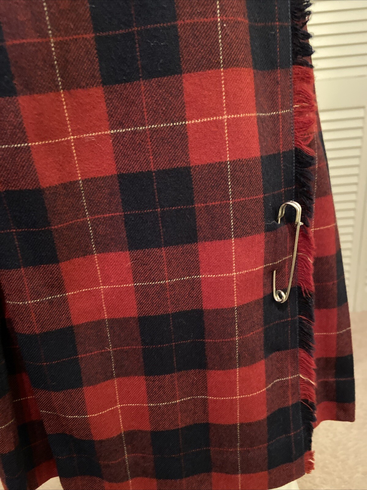 David Brooks Ltd Vintage Wool Red & Black Plaid Pleated Wrap Skirt fringe, Sz 6