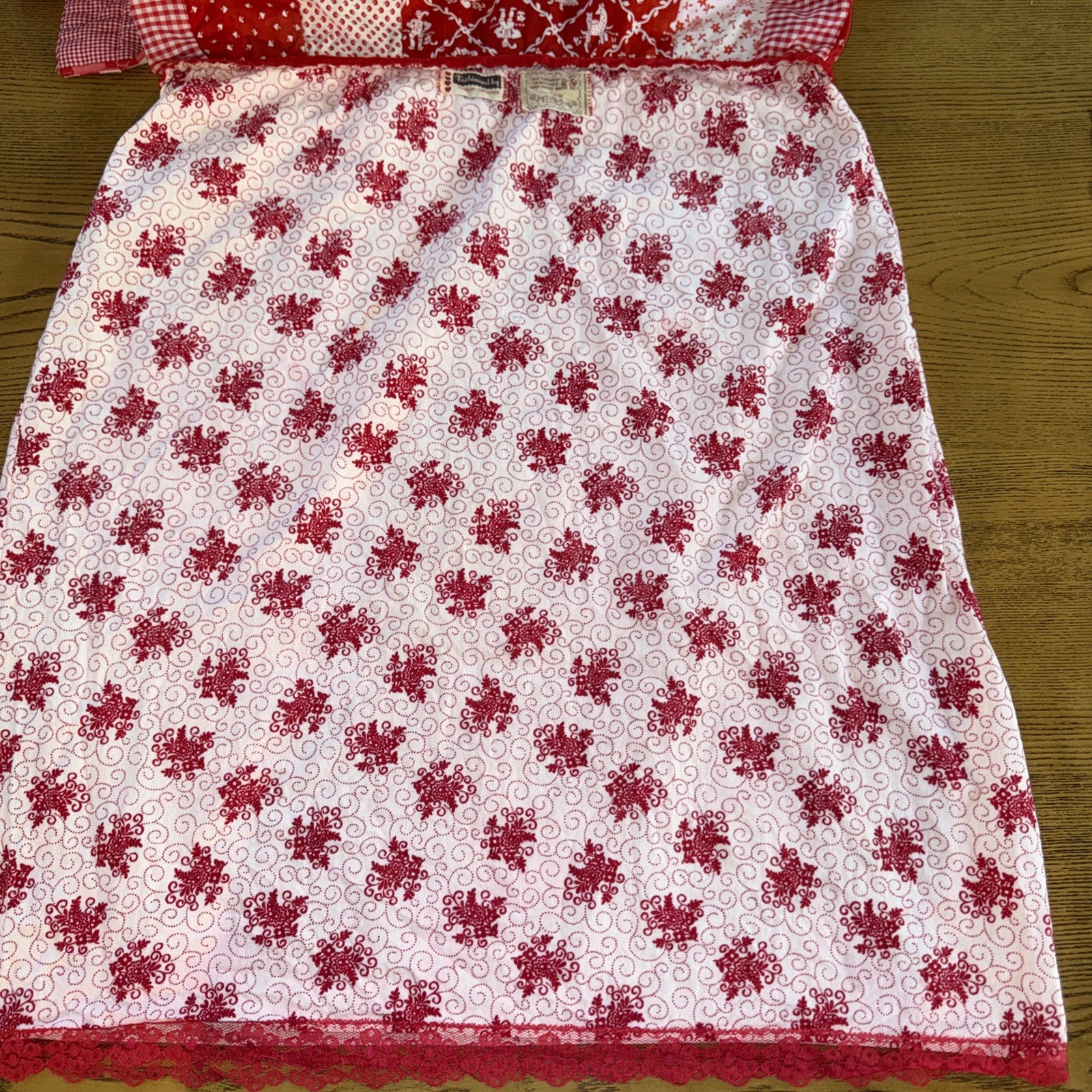 Darling Vintage Handmade Red White Folk Art Patchwork Quilted Skirt Maxi Sz XL