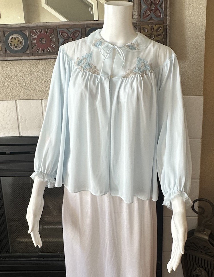 VTG Van Raatle Peignoir Blue Med PetalSkin Nylon Bed Jacket CottageCore