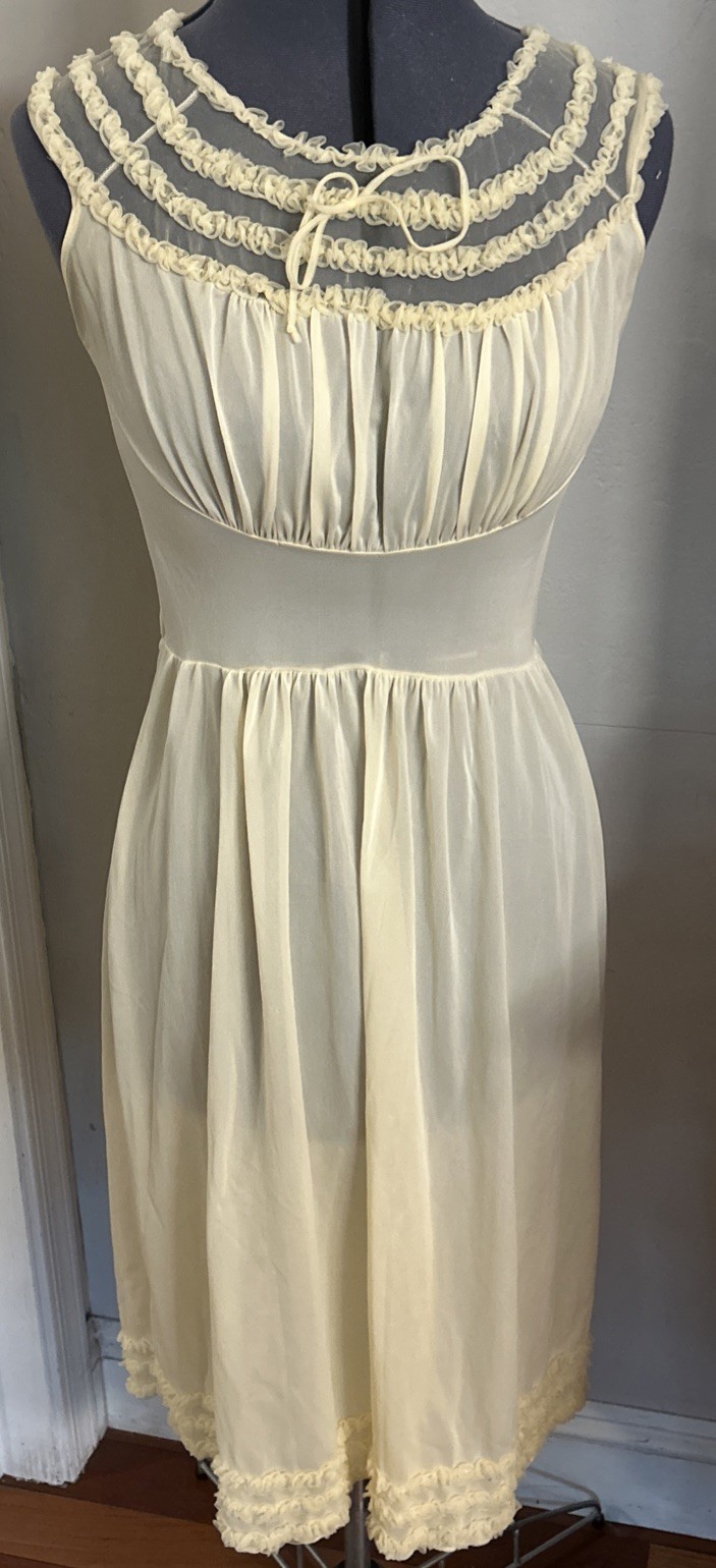 VTG CHIC LINGERIE Yellow Nightgown and Robe Peignoir NYLON USA SZ Med