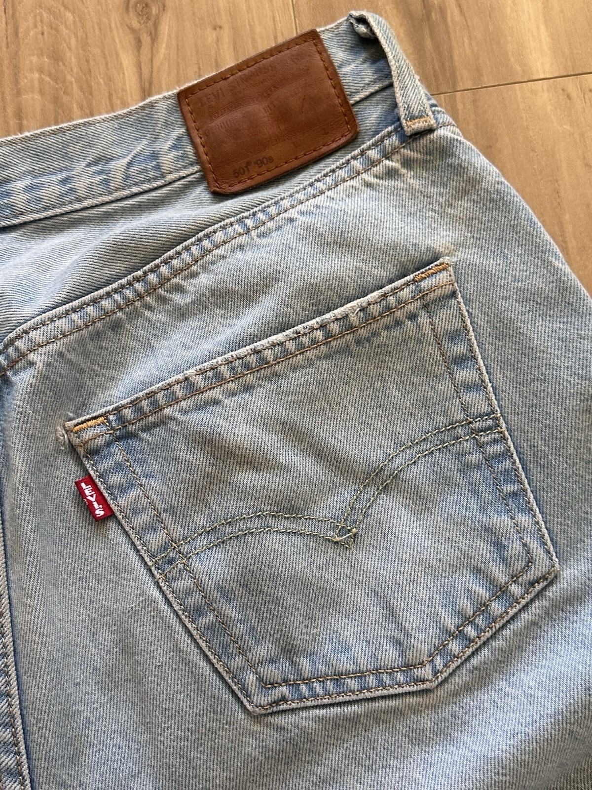 Levi’s Men’s Light Wash Blue Denim Straight Jeans Regular Fit 5-Pocket
