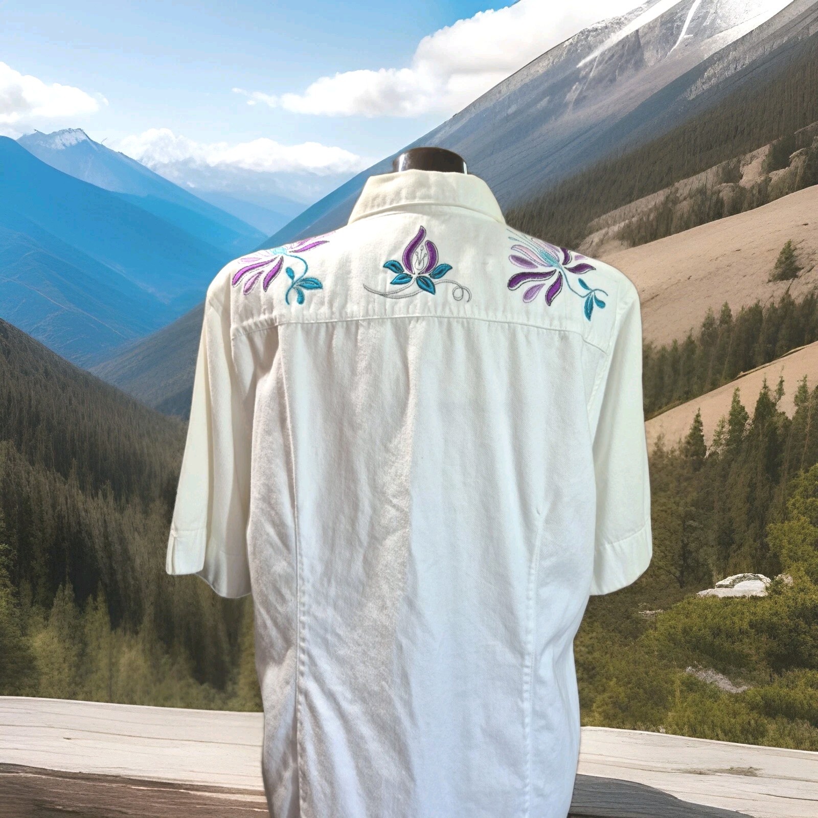 Vintage Woman XL White Cotton Floral Embroidery Vintage Tailored Western Inspire