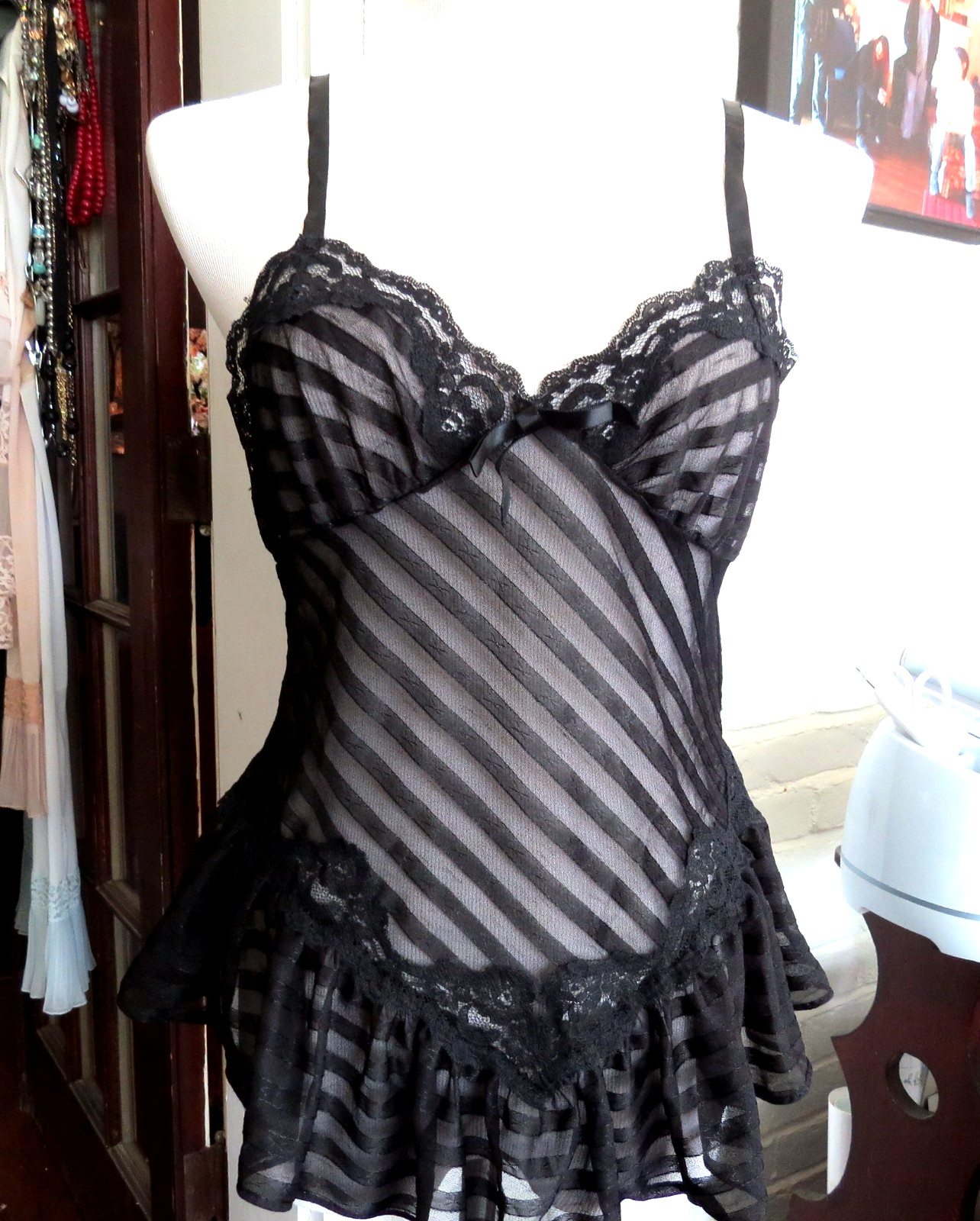 Vintage Montgomery Ward stretch sheer black Lace Camisole/nightie Top Size small