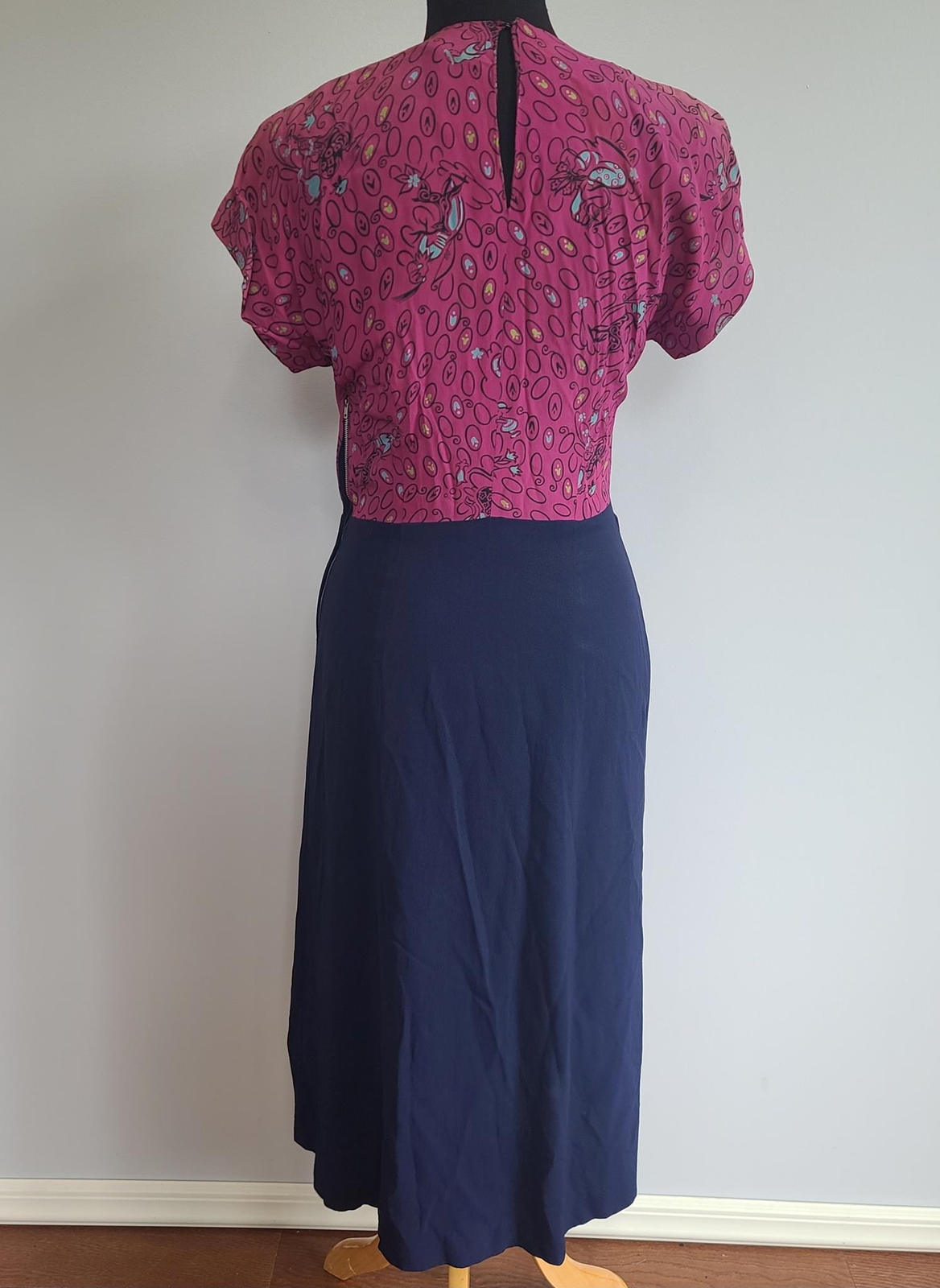Vintage 1940s Genie Deer Animal Novelty Print Dress Pink Blue Rayon (Waist 27″)
