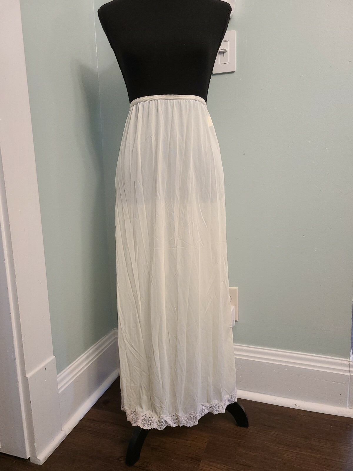 Ladies VTG Philmaid Ivory Half Slip Sz S Lace Trim Side Slit Long Elastic Waist