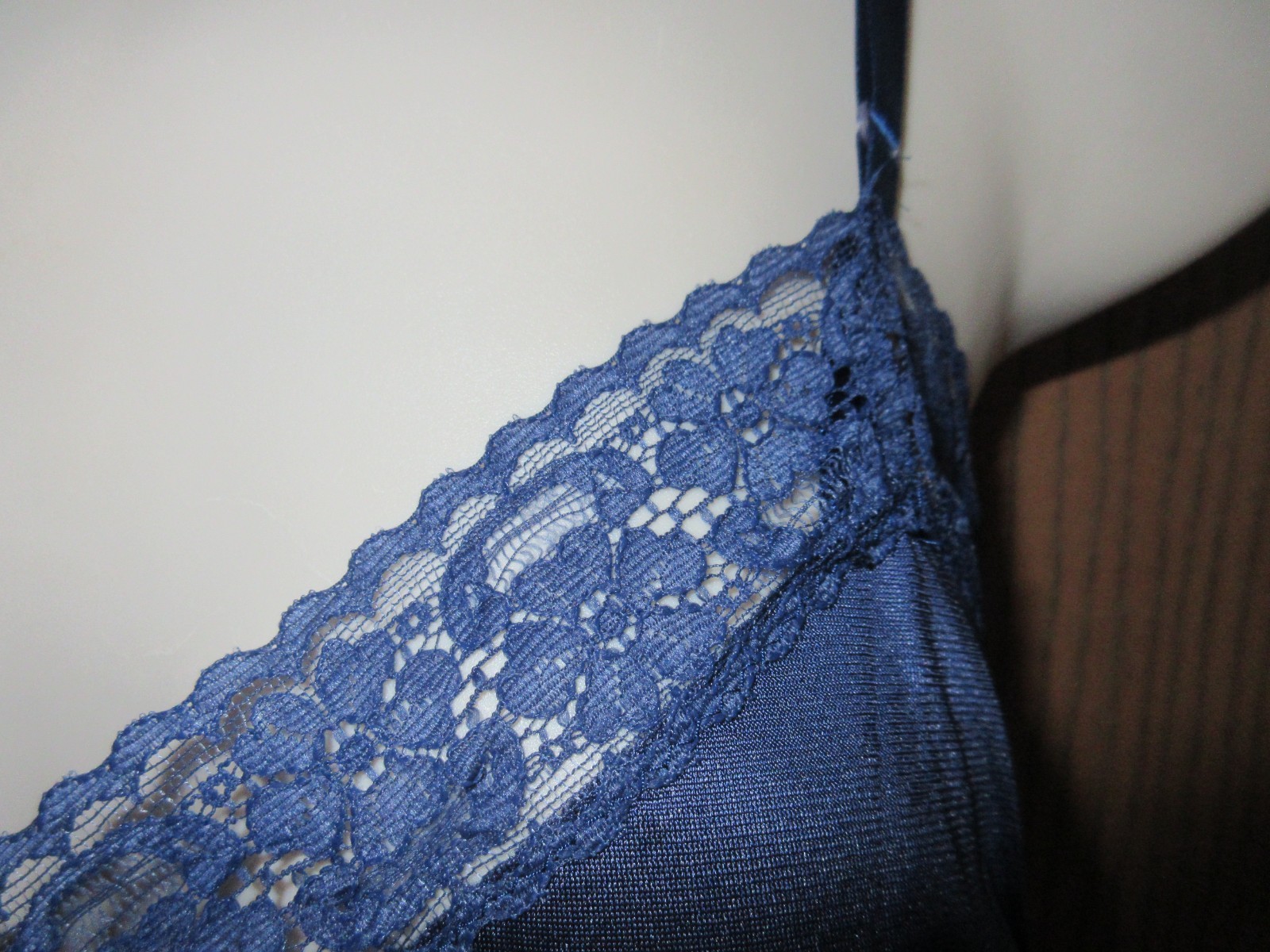 vintage size 36 VANITY FAIR MIDNIGHT BLUE mega LACE NYLON full slip NIGHTGOWN