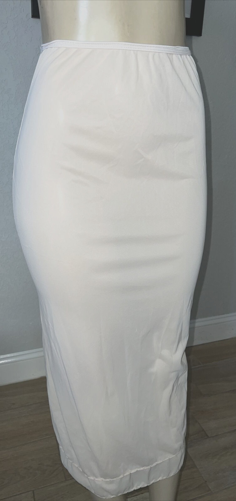 VTG SLIP PEACH COLOR UNKNOWN BRAND Polyester SEE DETAILS cxs