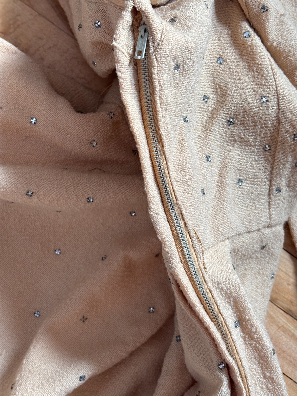 VTG 1950s BEIGE OYSTER WOOL CREPE DRESS WITH RHINESTONES 25″ WAIST