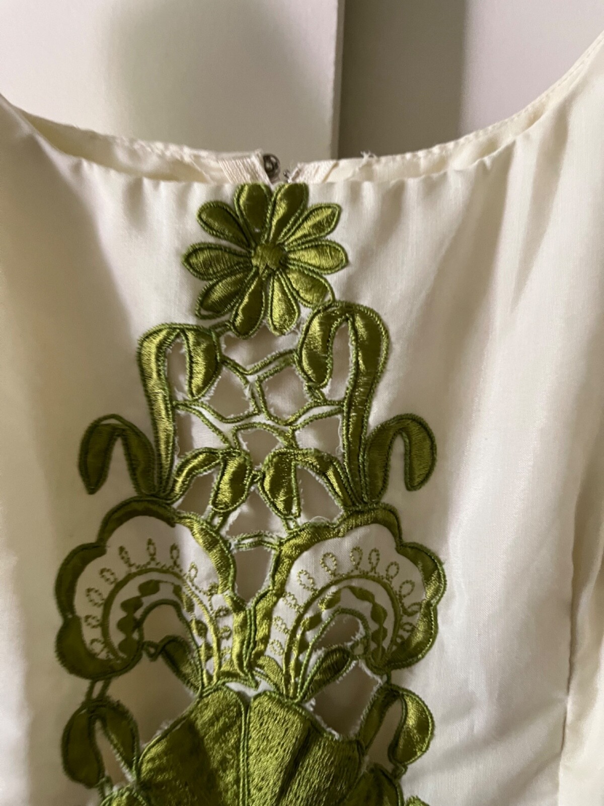 Vintage Cream and Green Embroidered Midi Dress sz 6 unnamed beautiful