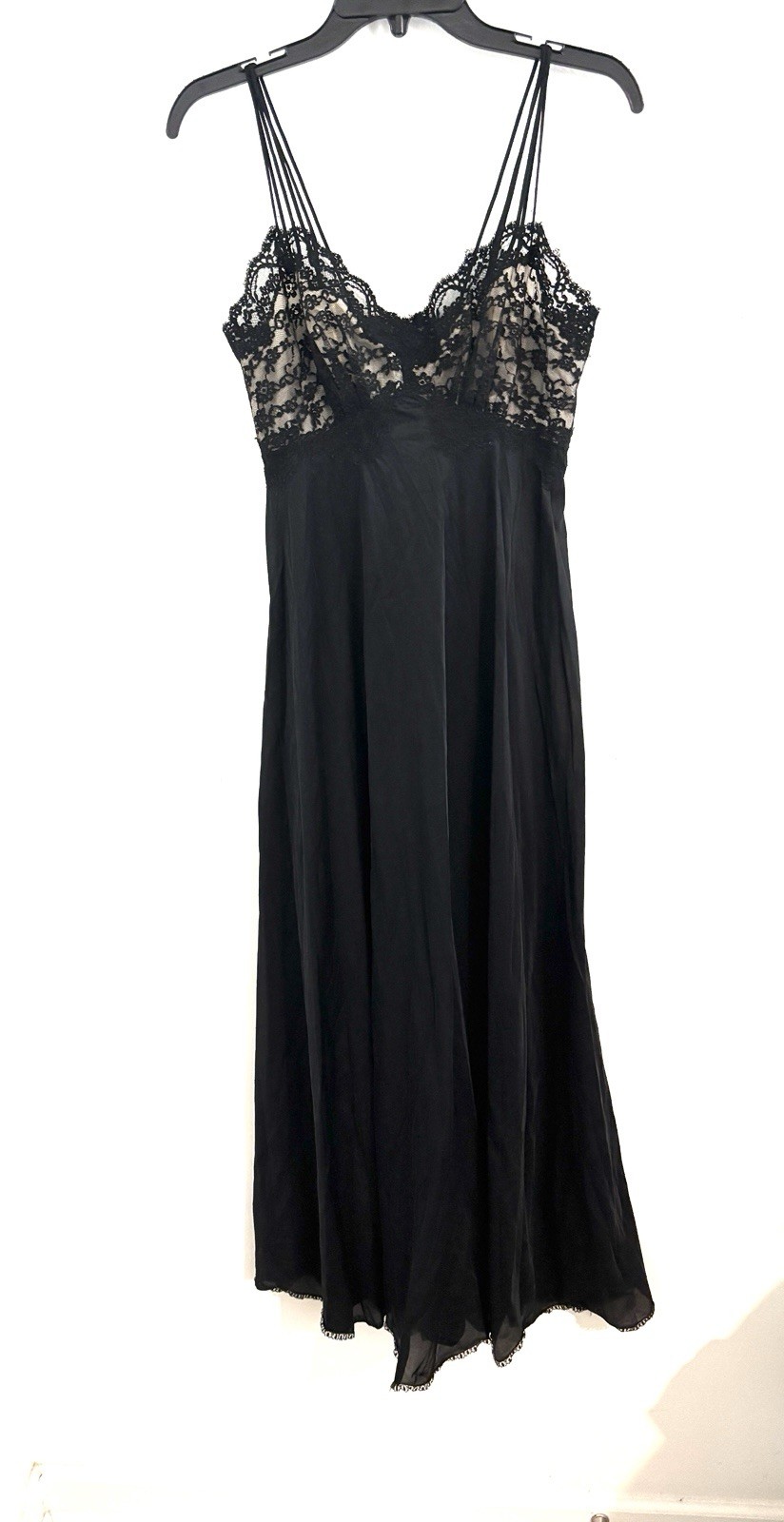 VTG Vanity Fair Size 4/6 Lacey Nylon Satiny Bust 30-34 Long Night Gown