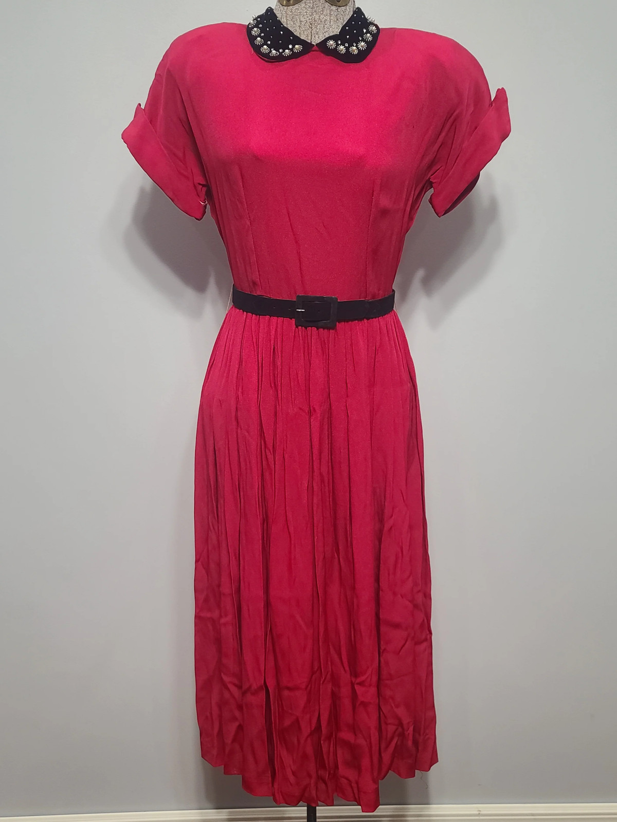 Vintage 1940s Bright Pink Dress Velvet Collar & Belt Fuchsia (B-37″ W-27″ H-41″)