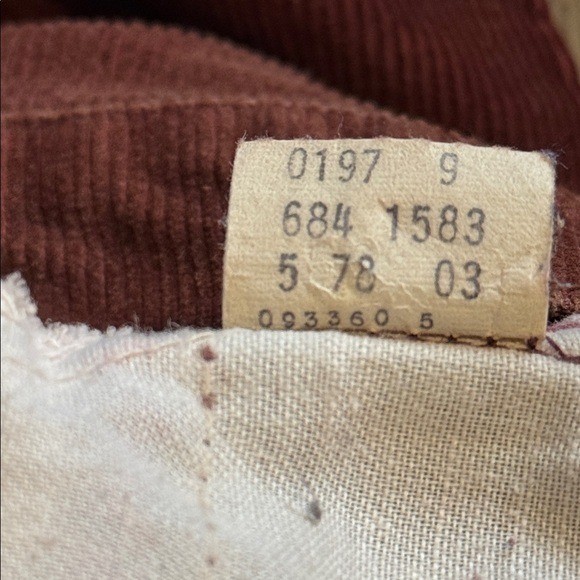 1978** VINTAGE**LEVI’S 684 Burgundy Corduroy Pants- size 29×34
