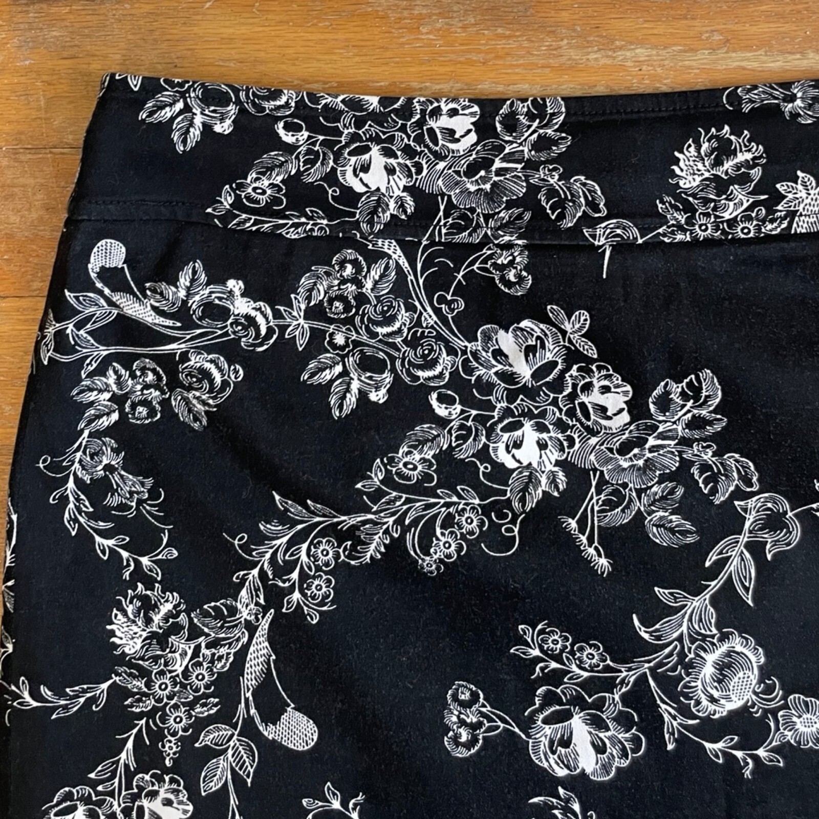 Vintage Floral Mini Skirt Size Large 31″ Waist 90s Twill Cotton Skirt Black
