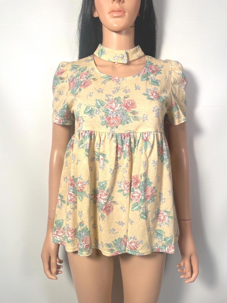 Vintage 80s/90s Floral Top With Cut Out Collar Size Womens S Or Kid 14/16