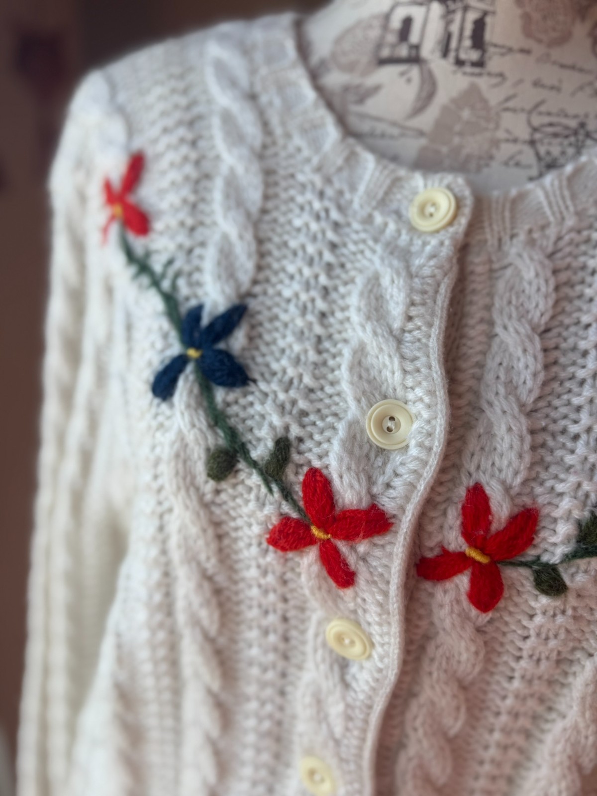 Vintage Cream CABLE KNIT Flower Sweater CARDIGAN Grandma COTTAGE Core Preppy S/M