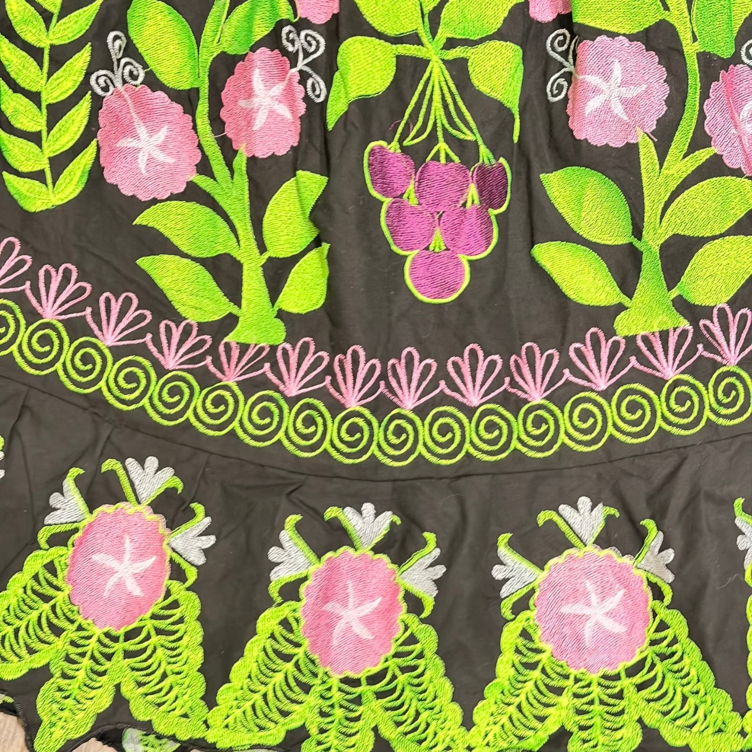 Vintage Embroidered Floral Folk Art Skirt Black Pink Green Elastic Waist