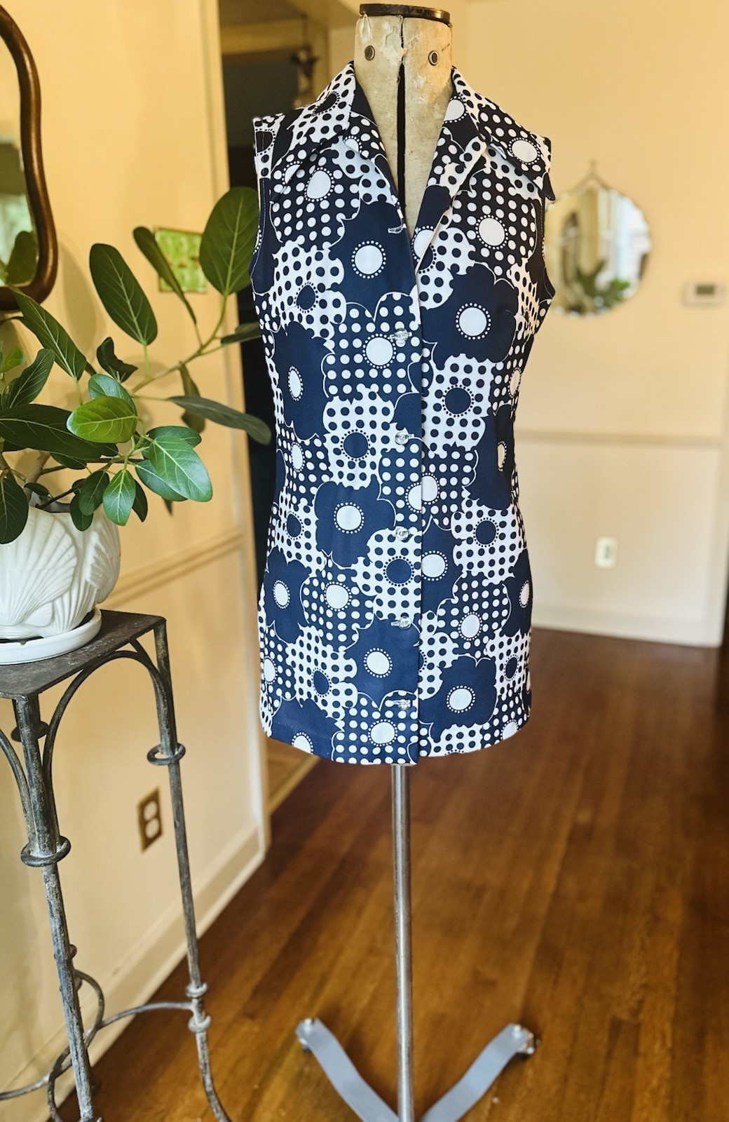 Vintage 60s/70s Mod Sheath Mini Dress Navy Blue White