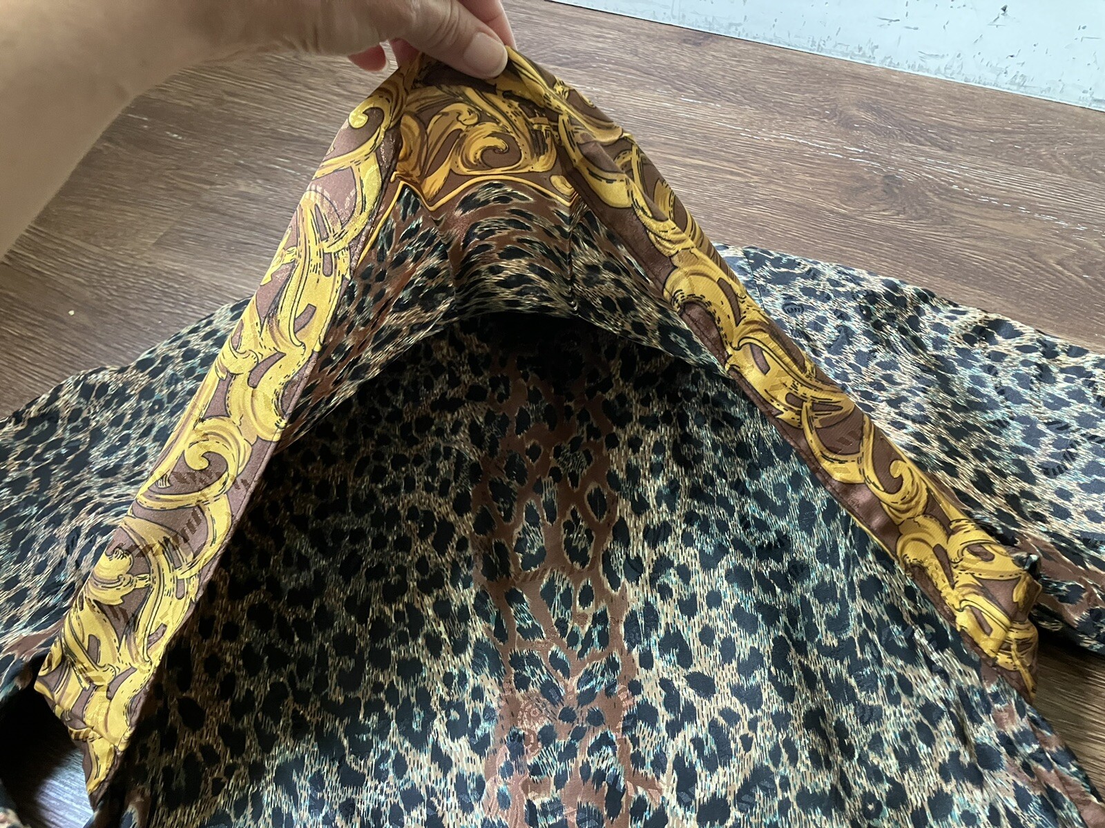 Vintage ’80s Petite Sophisticate Colorful Leopard Print Long Sleeve Blouse S/M