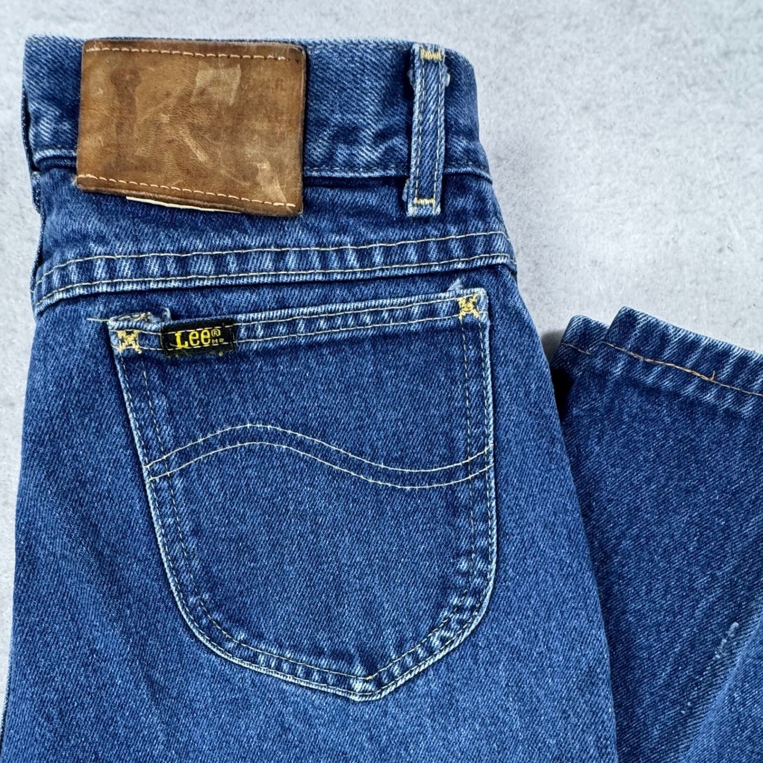 Vintage Lee High Waisted Mom Jeans Blue Tapered Made in USA Size 11 Med 27×28
