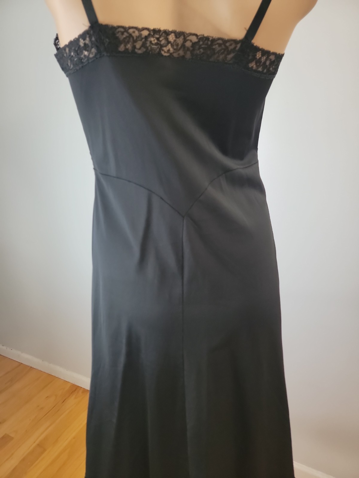 Marshall Fields Full Slip All Nylon Black Red Embroidered Rosed Size 36 Tall