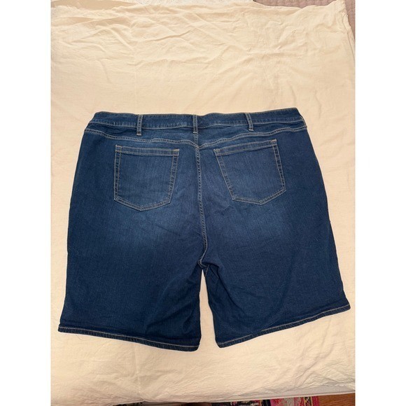 Torrid Perfect 10 Bermuda Short Vintage Stretch Dark Wash Blue Denim Womens 24