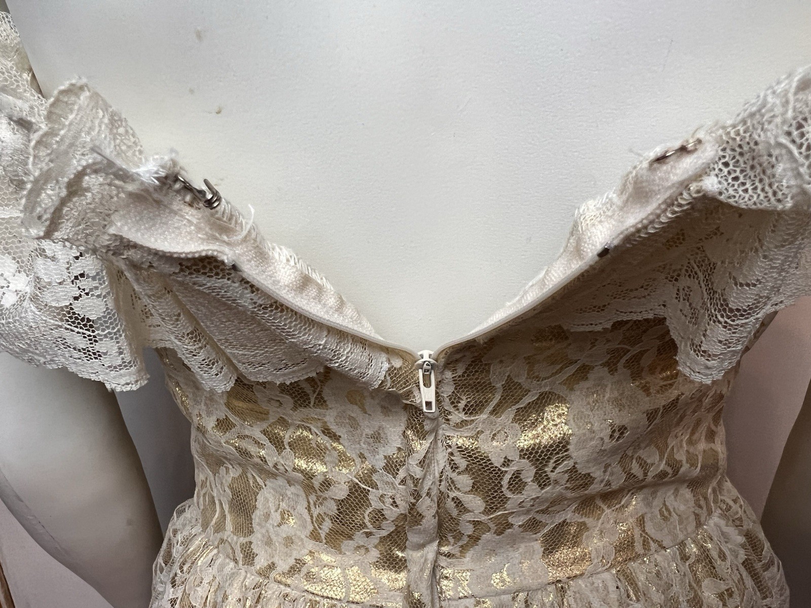 Loralie Gown White Lace Gold Bow Vintage Strapless Prom Dress Woman’s 7/8