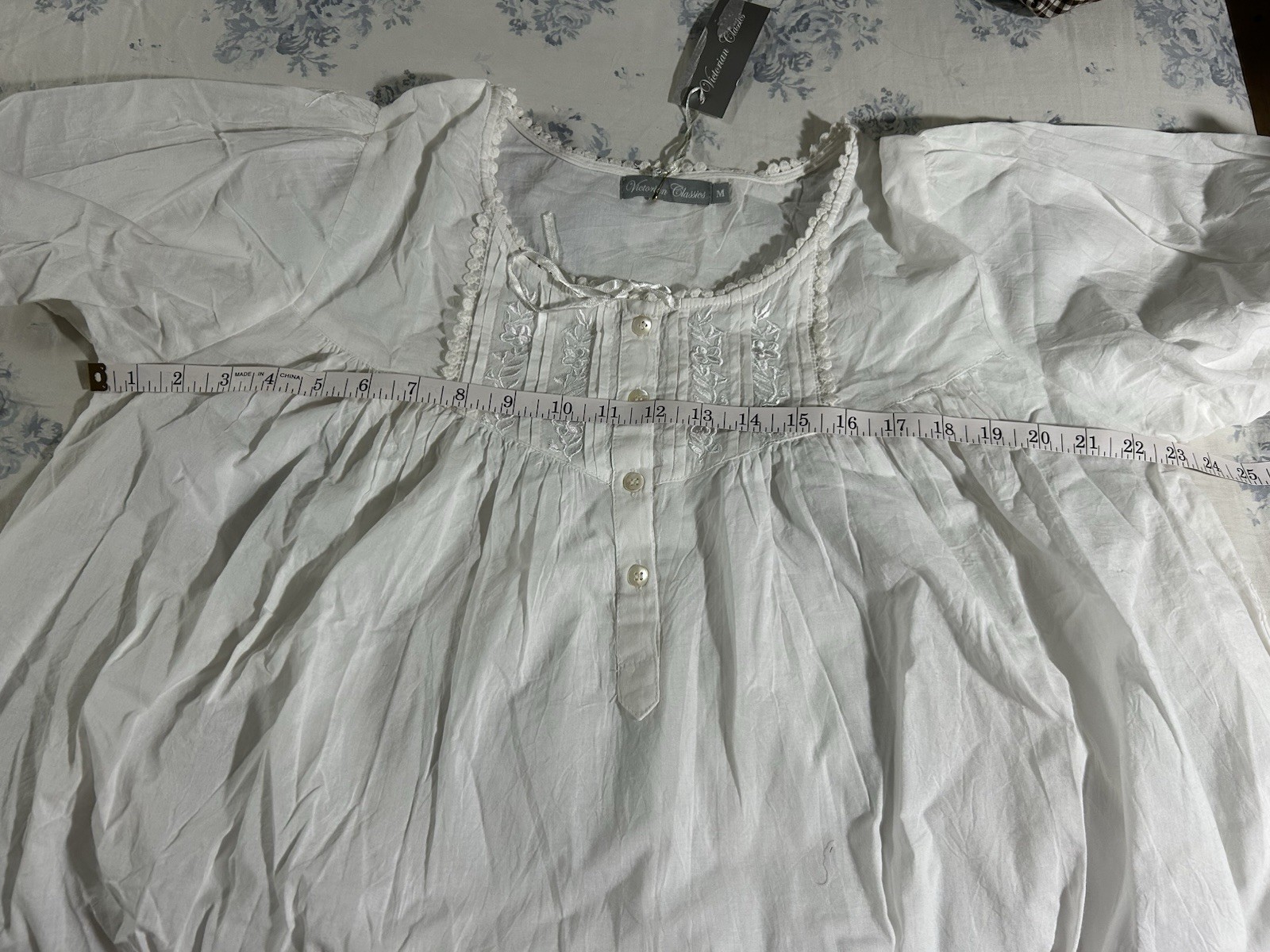 NEW NWT Victorian Classics SZ M White Nightgown w Long Sleeves Lace & Embroidery