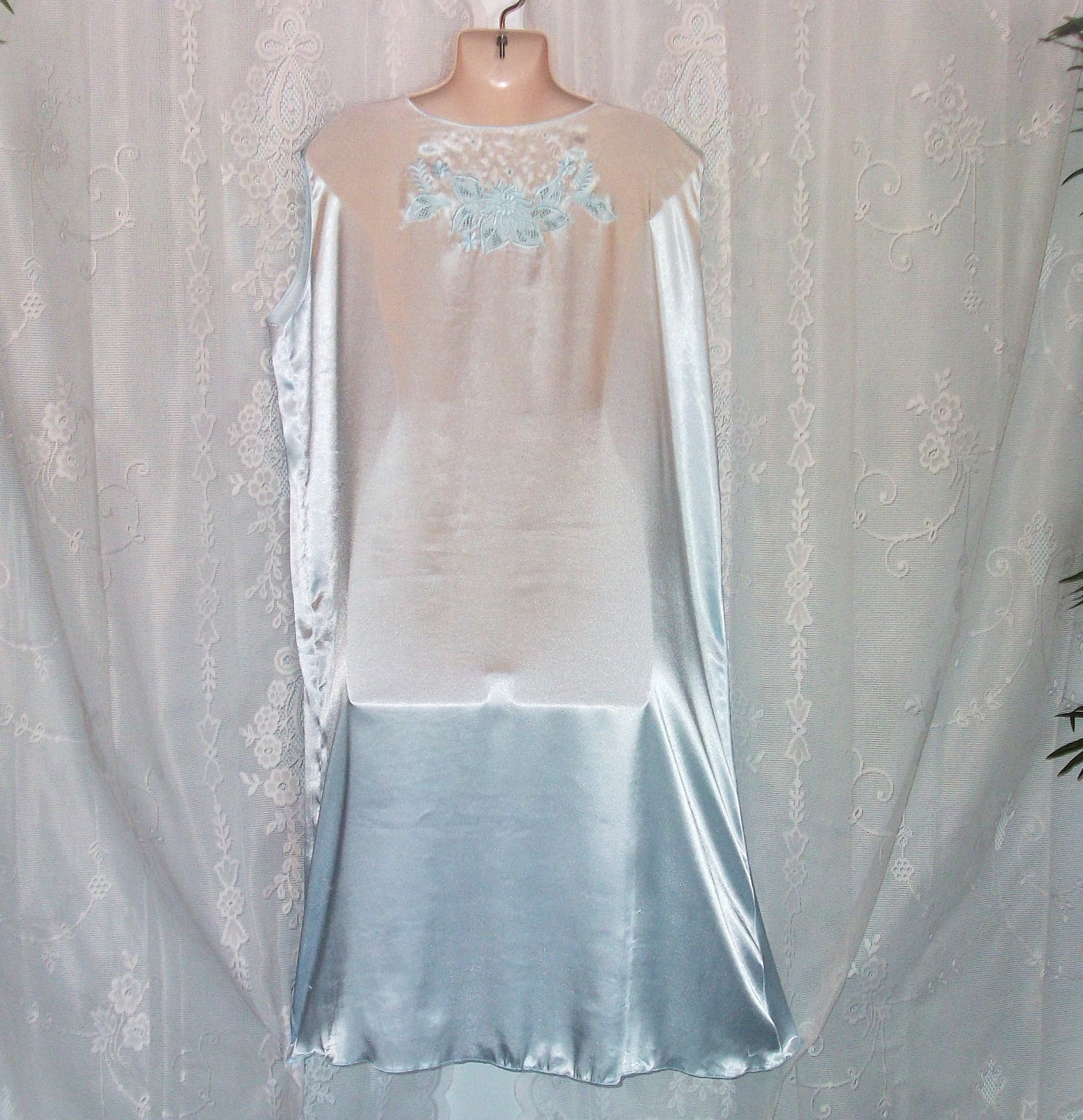 XLg.Satin,Baby blue,waltz.Vintage babydoll nightgown,lingerie,nightie,sleepwear