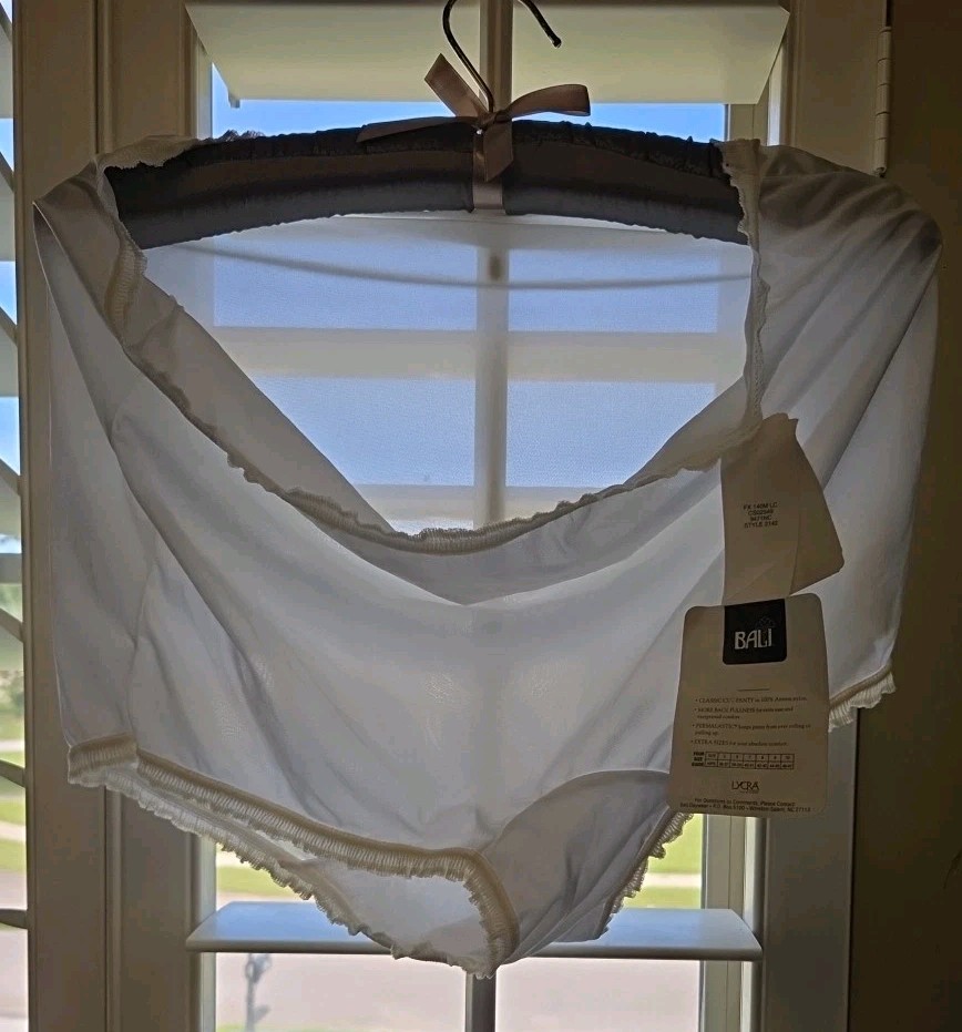 Vintage NEW Bali Freeform Panty Antron Nylon Brief Pinup 2142 White Size 7 Large