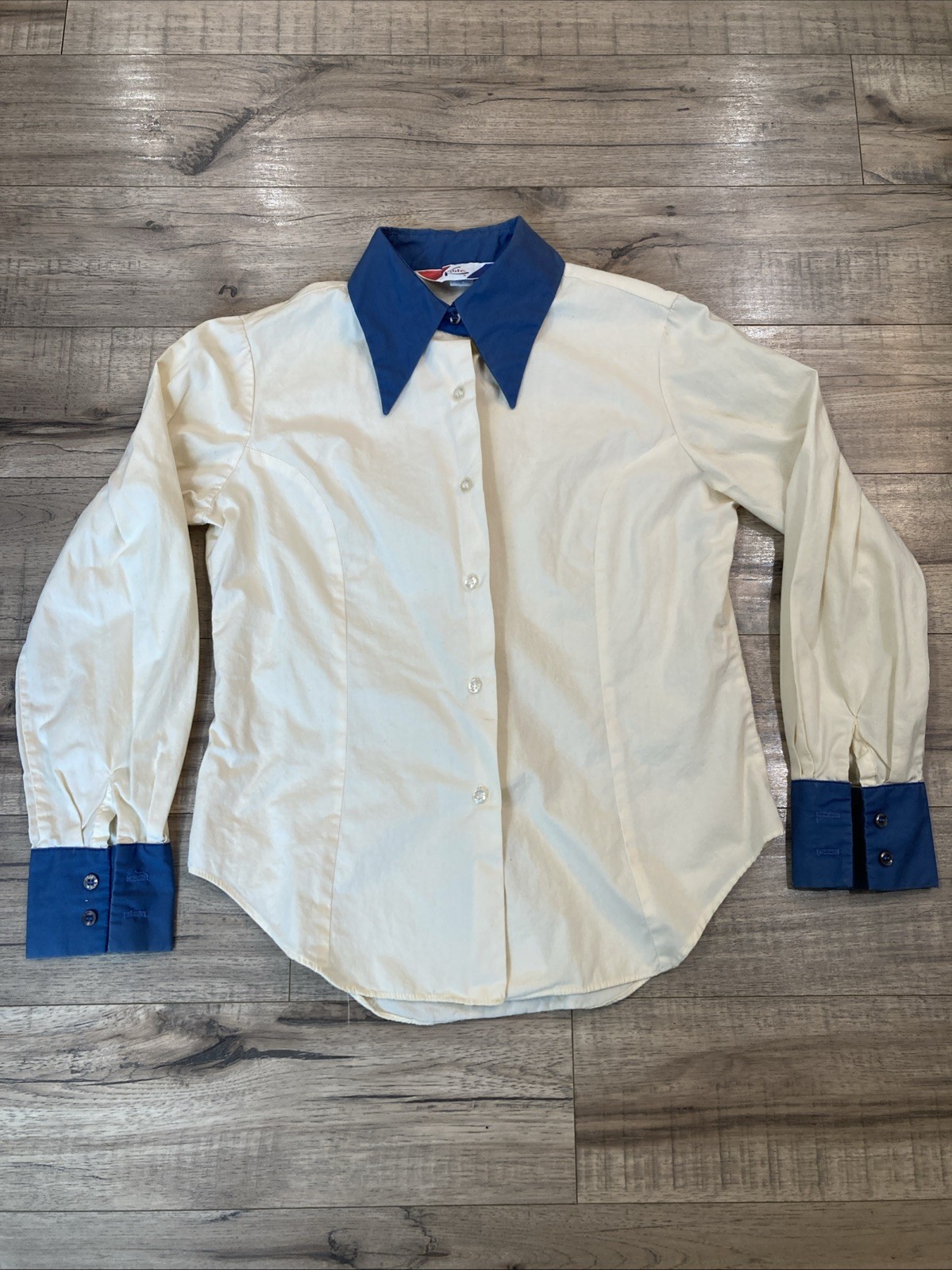 Vintage Union Made Women’s Shirt Blouse 70s 60’s Retro Big Collar Blue Ivory USA