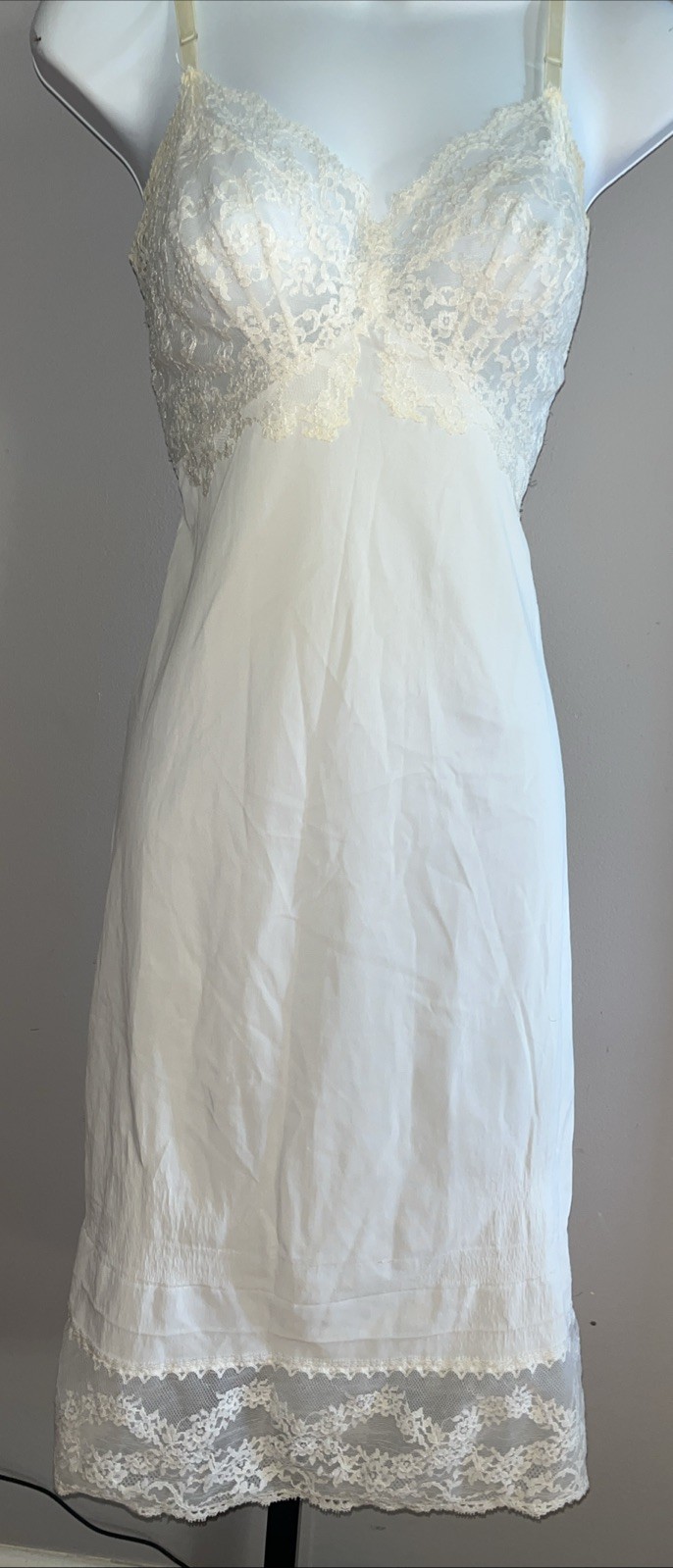 Vanity Fair Ivory Nightgown Nylon Size 34 Vintage