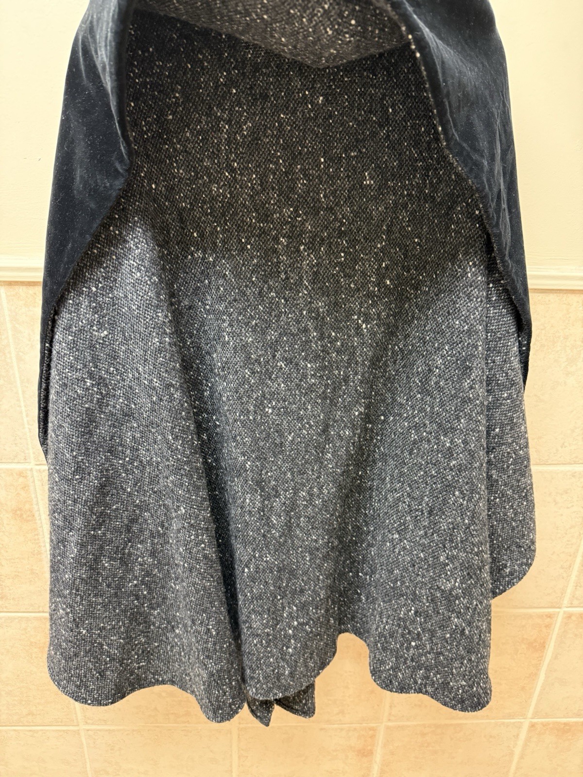 Vintage Jimmy Hourihan Gray Wool hooded cape.Black velvet hood lining. Sz F
