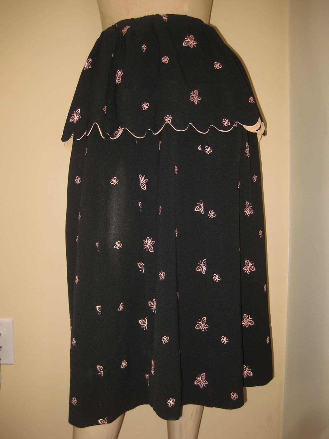 Vintage 50s Black Pink Butterfly Embroidered Sexy Peplum Waist Girly-Girl Flared