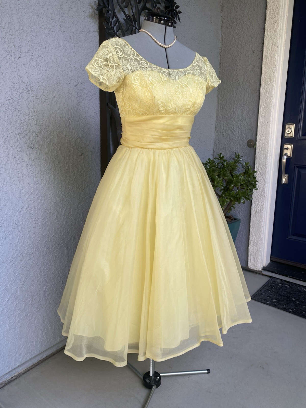 Beautiful yellow vintage 50s 60s Prom Party dress S M