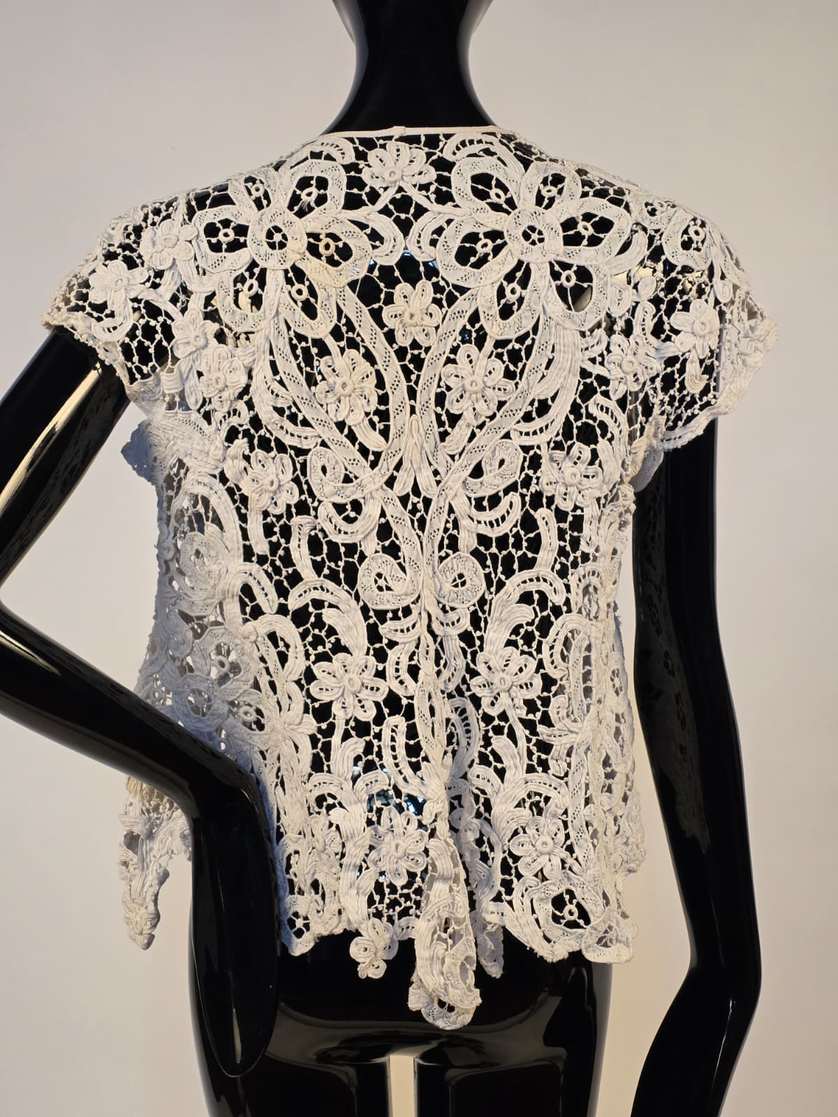 ORNATE VICTORIAN HAND MADE TAPE LACE VEST STLE TOP W BEAUTIFUL FLORALS