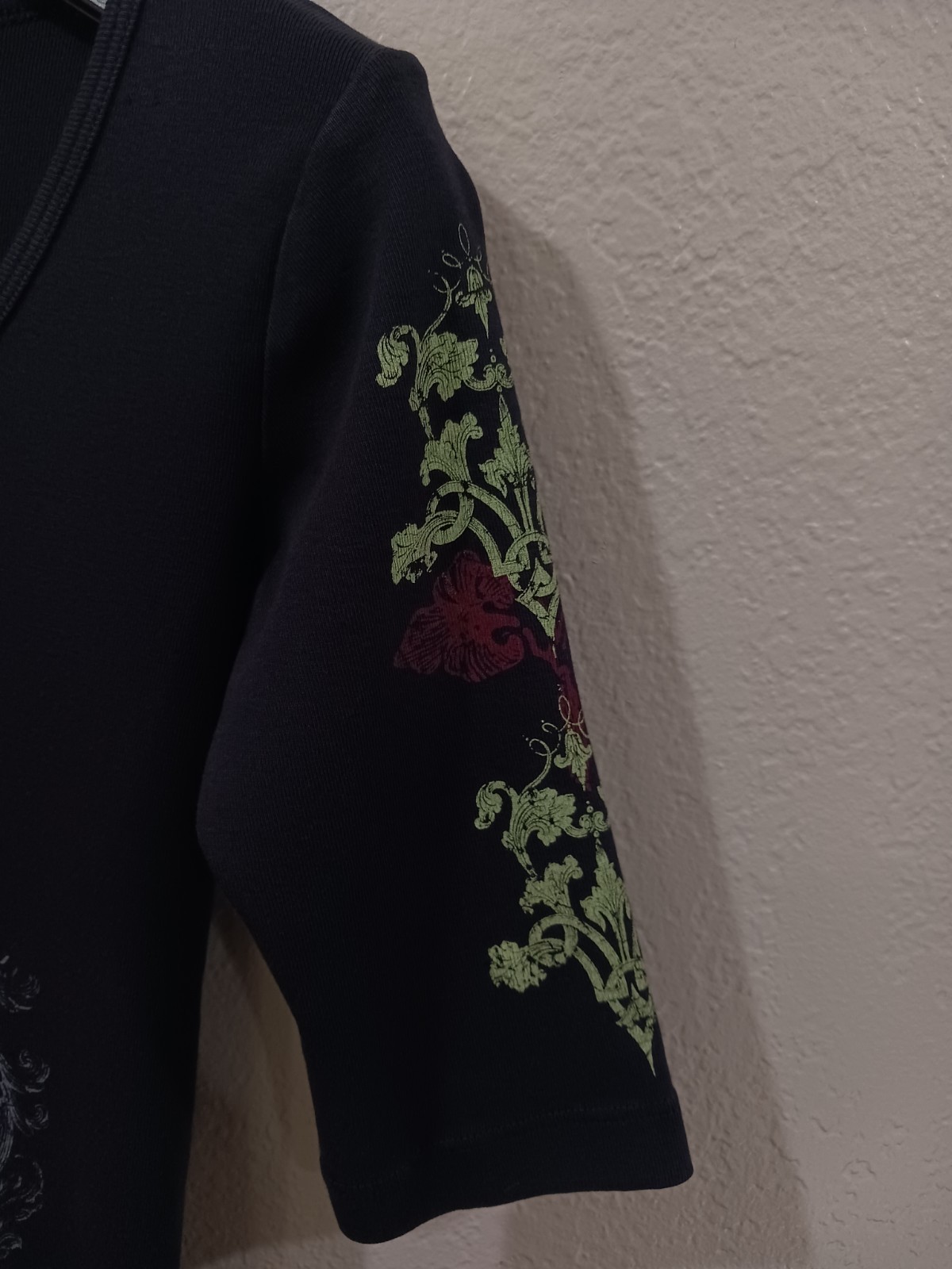 Sledge USA „Damask” Vintage 2000s Women’s 3/4 Sleeve V-Neck Long Sleeve T-Shirt