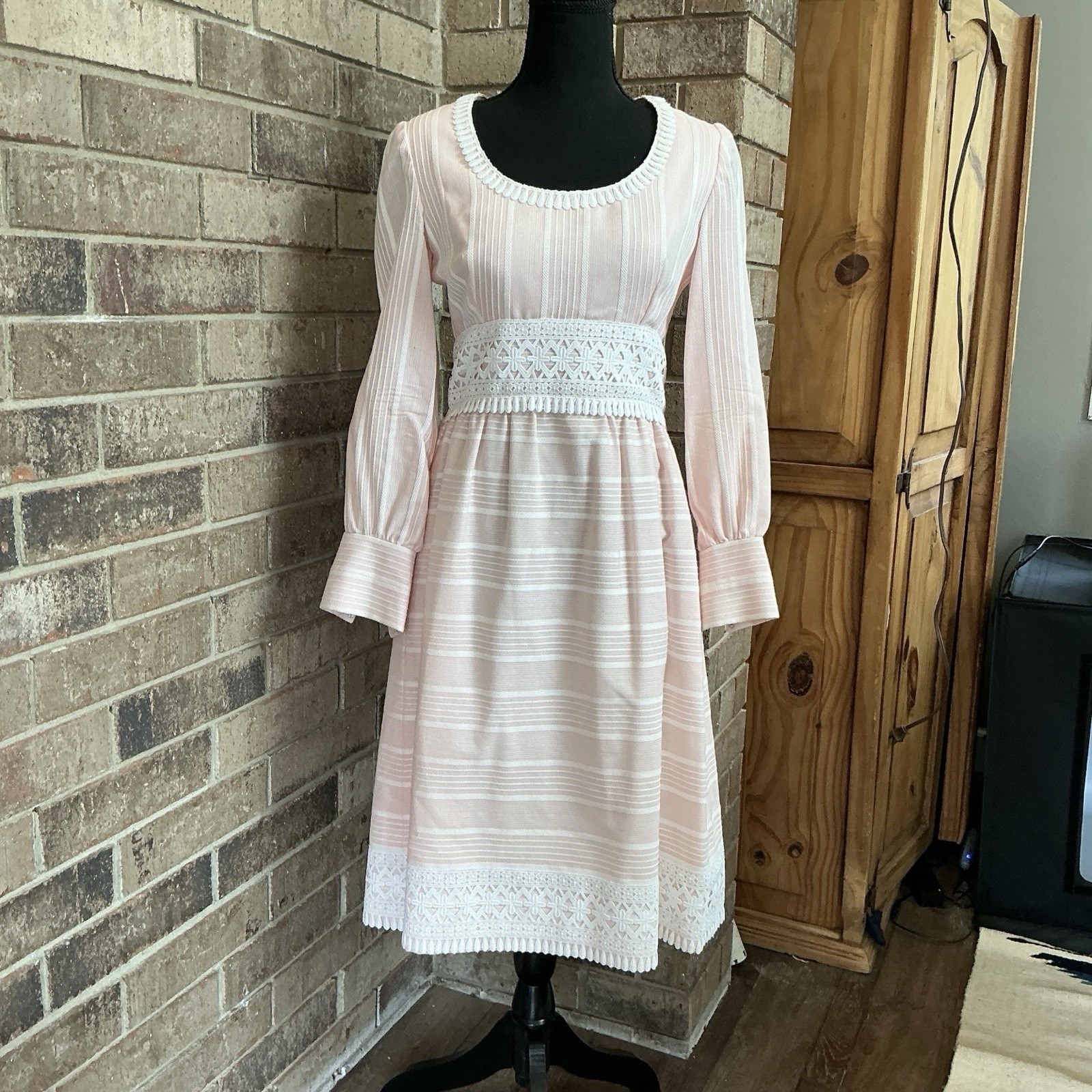 70s VINTAGE Carlye Pink Lace Trim Empire Waist Midi Dress Women’s Size XS #30D7