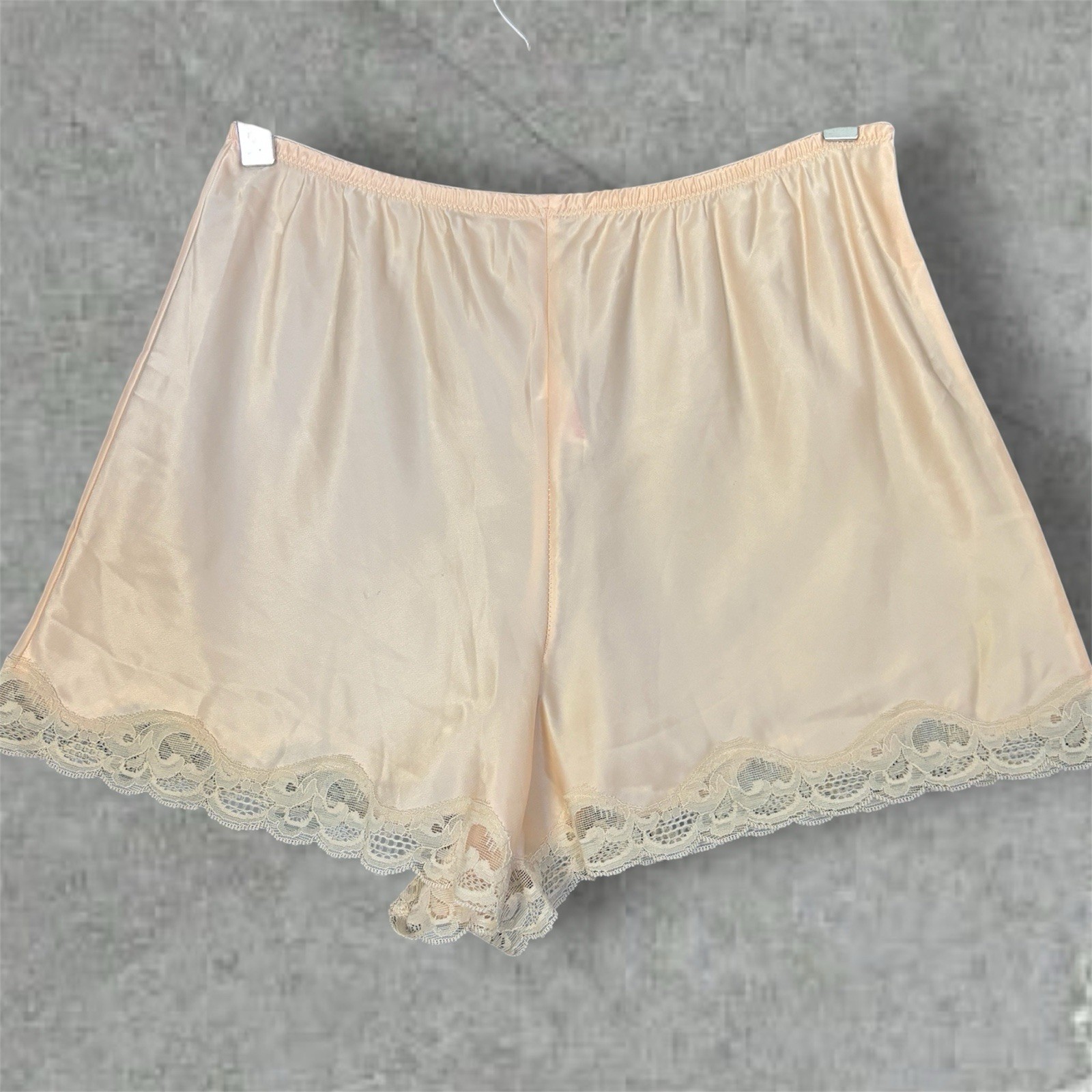 Vintage Lily of France Tap Pants Peach Nylon Lace Trim Shorts Sz 6 ILGWU