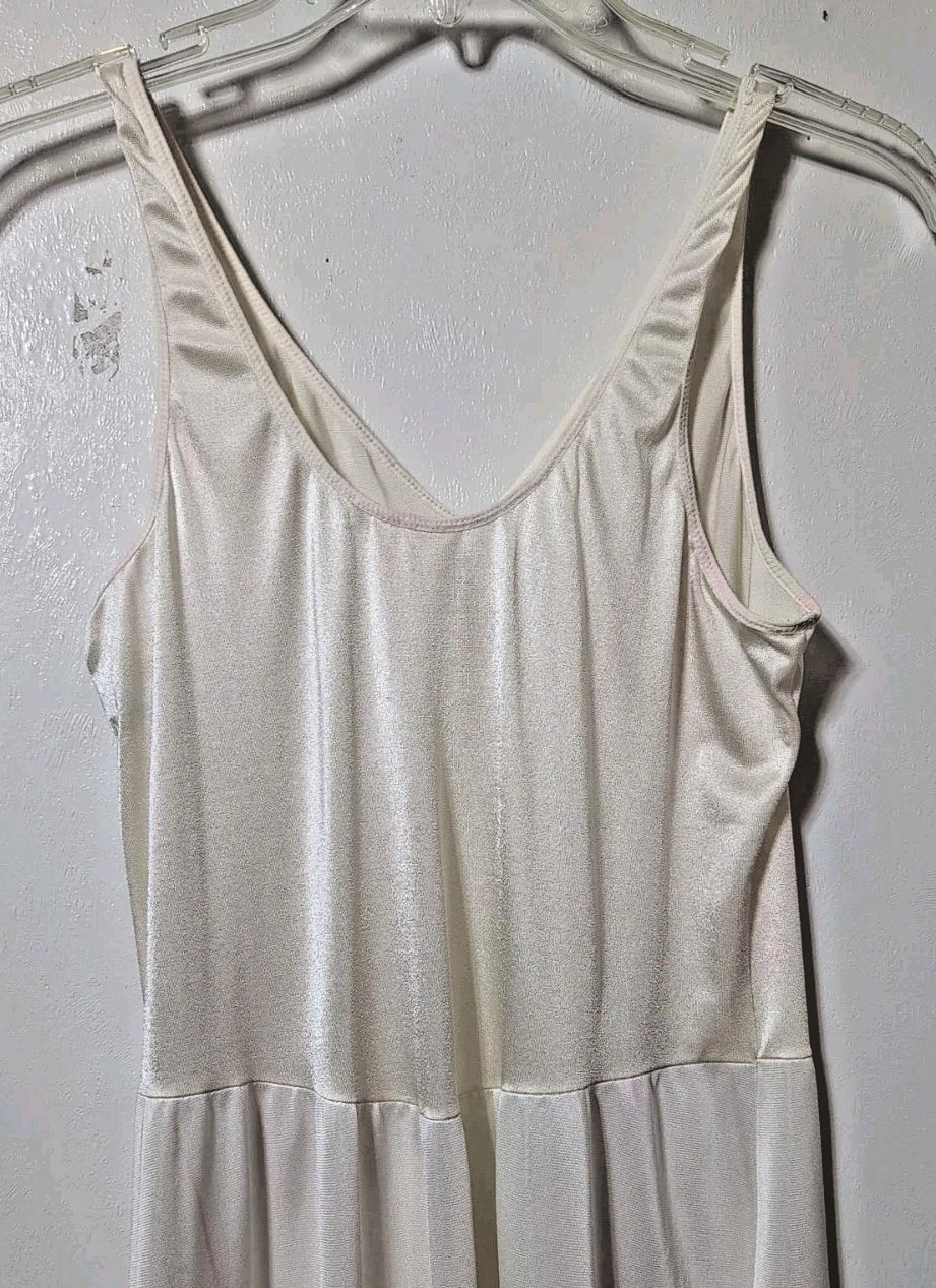 Vintage Warner’s Full Slip Ballet Dress V Neck Antron Nylon Size 38 Beige