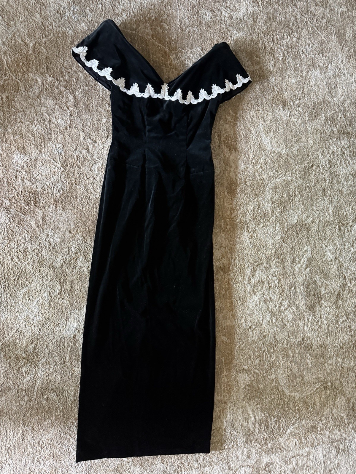 House of Bianchi Black Velour Floor Length Cocktail Dress, Size 6, vintage 80s