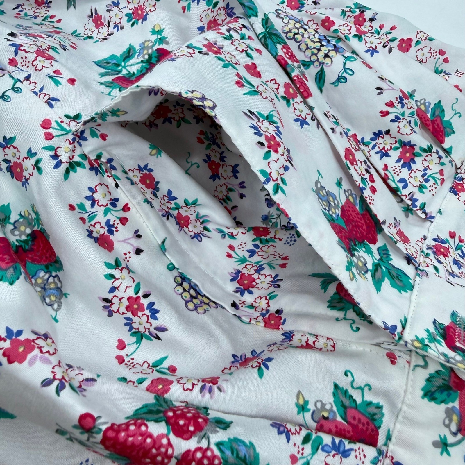 The Eagle’s Eye Shorts Womens 12 White Floral Strawberry Excellent Vintage 90s
