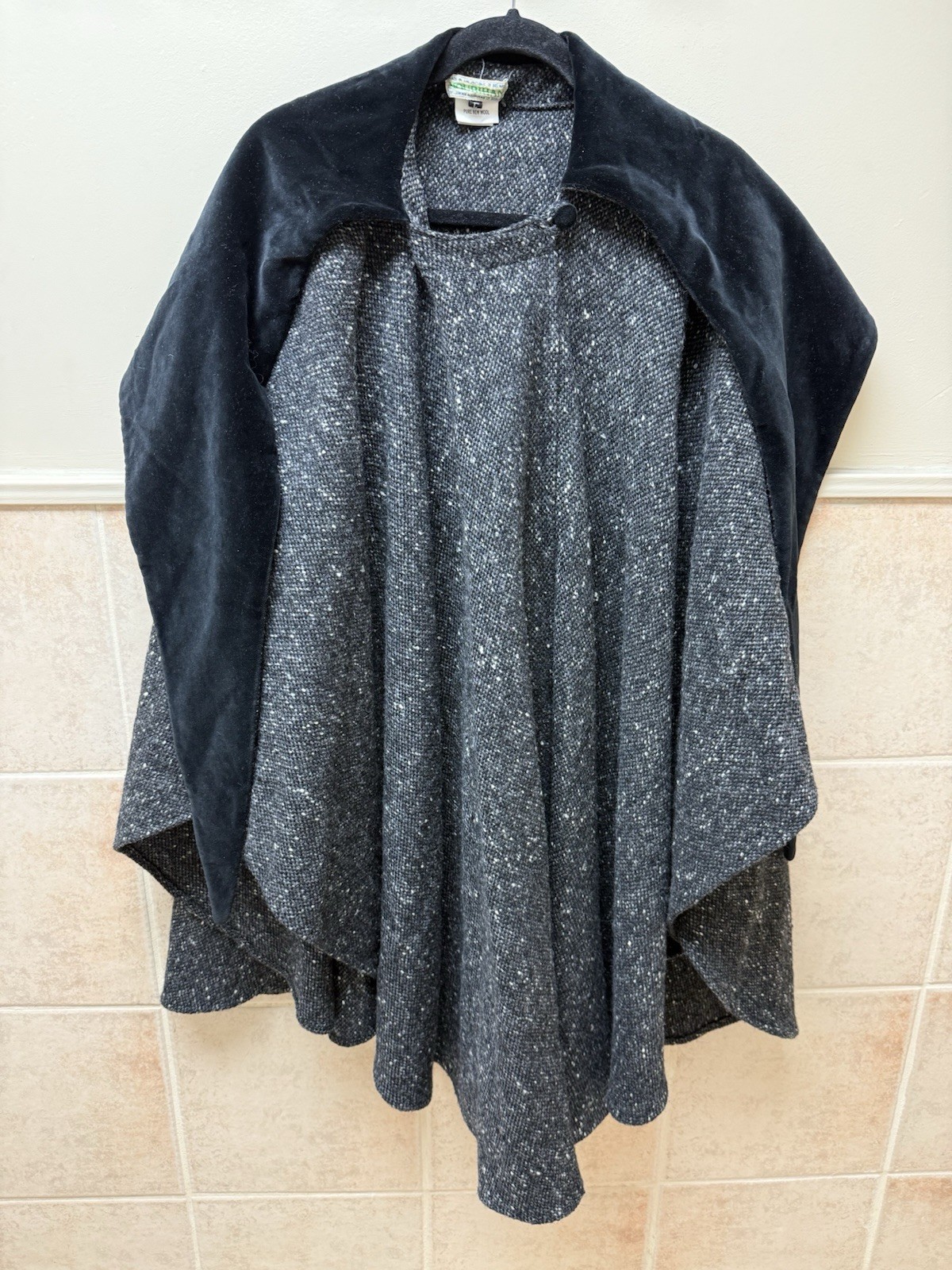 Vintage Jimmy Hourihan Gray Wool hooded cape.Black velvet hood lining. Sz F