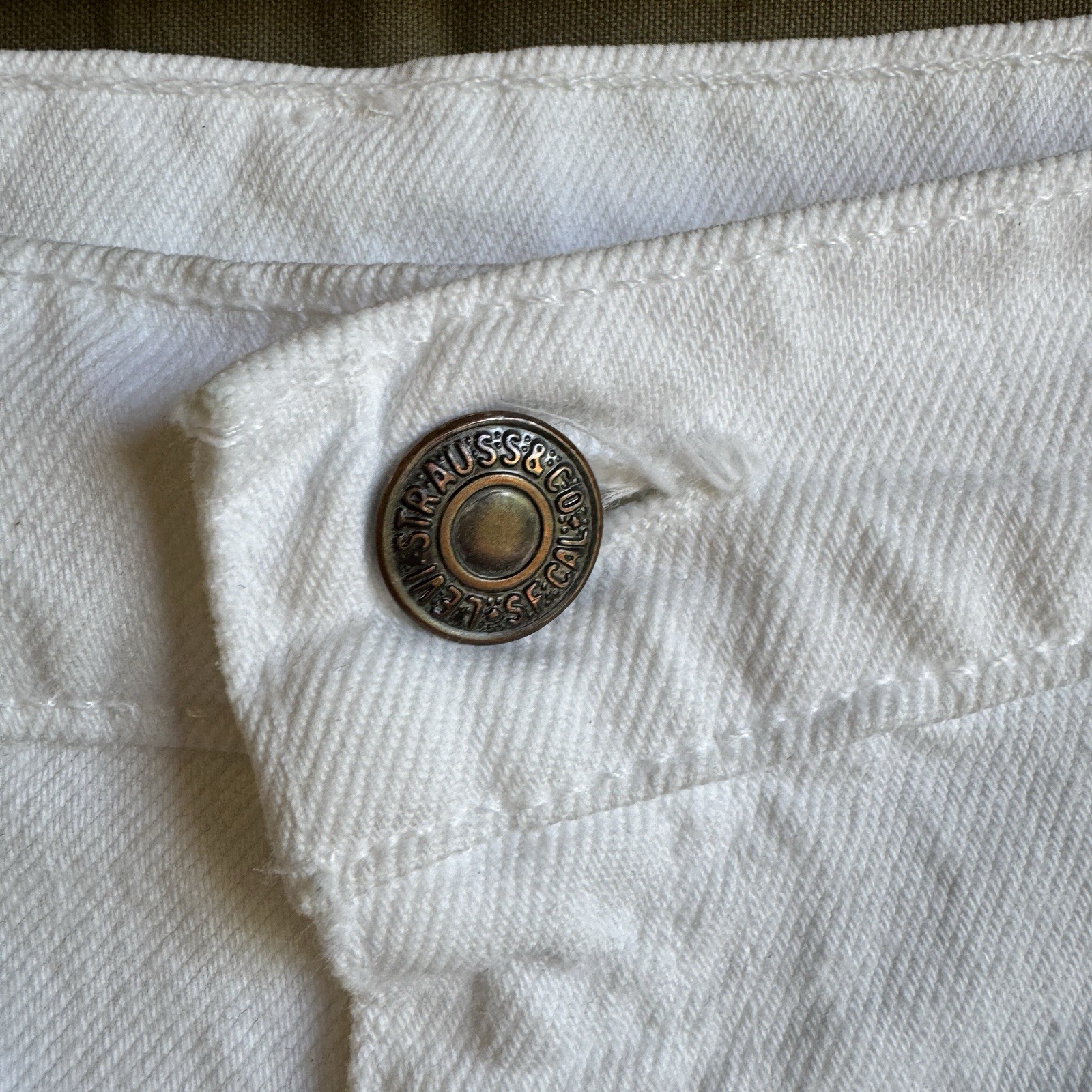 Vintage Levi’s 551 White Denim Jean Jorts Shorts USA Sz 14 Measures 32 x 7