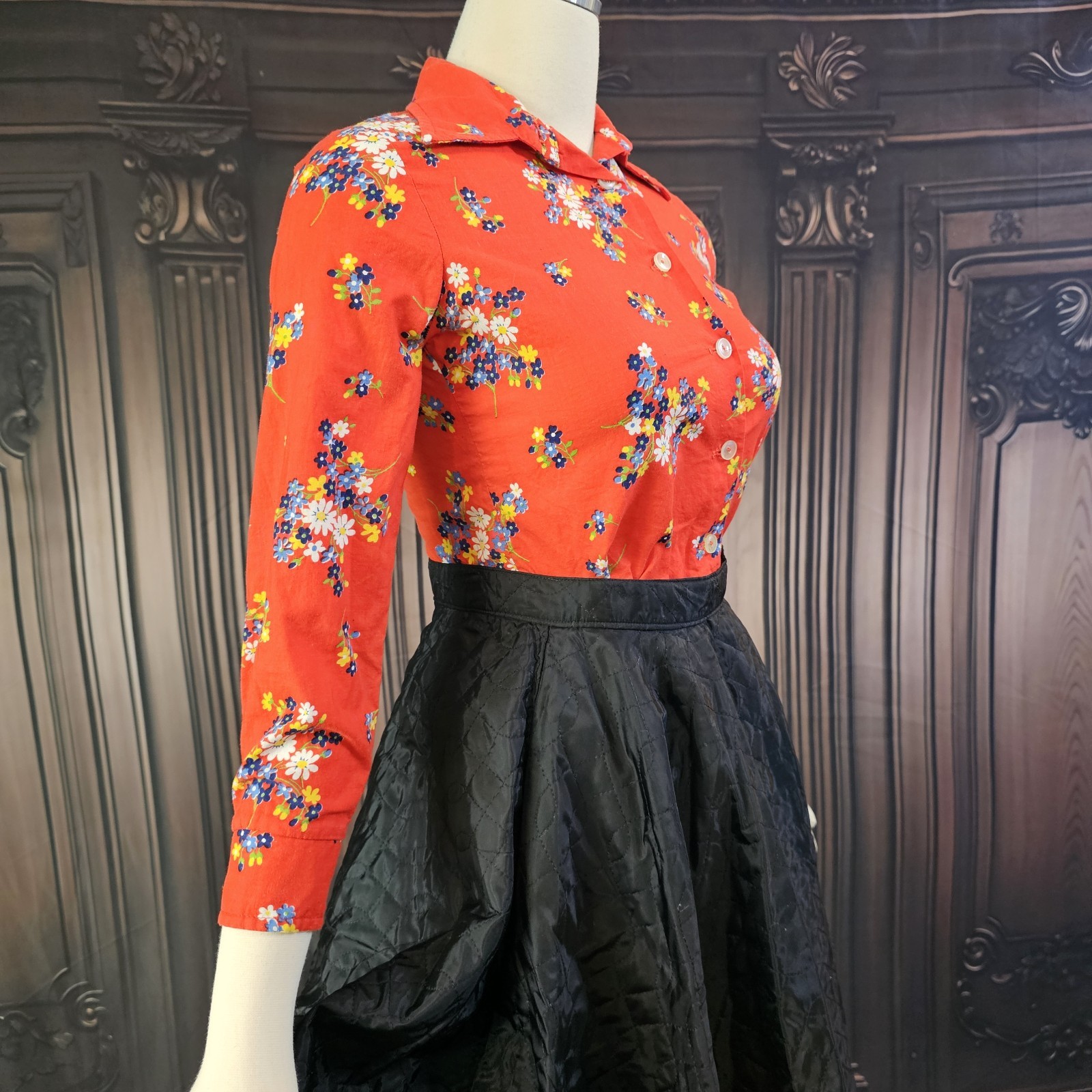 Vintage 1970s Blouse Top Shirt Red Floral Pointed Collar Half Sleeve Retro Pinup