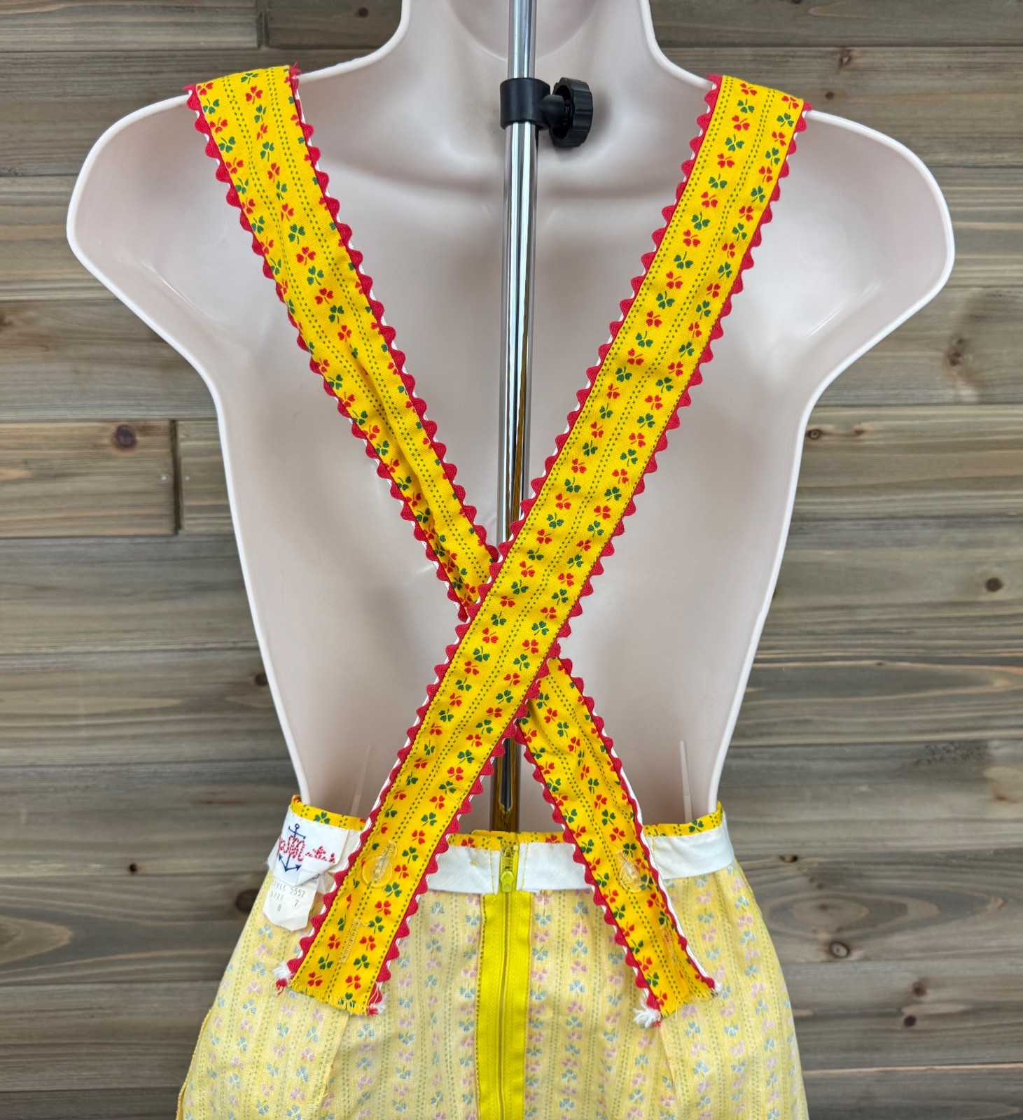 vintage 60’s pinafore mod dirndl suspender skirt rickrack trim novelty print